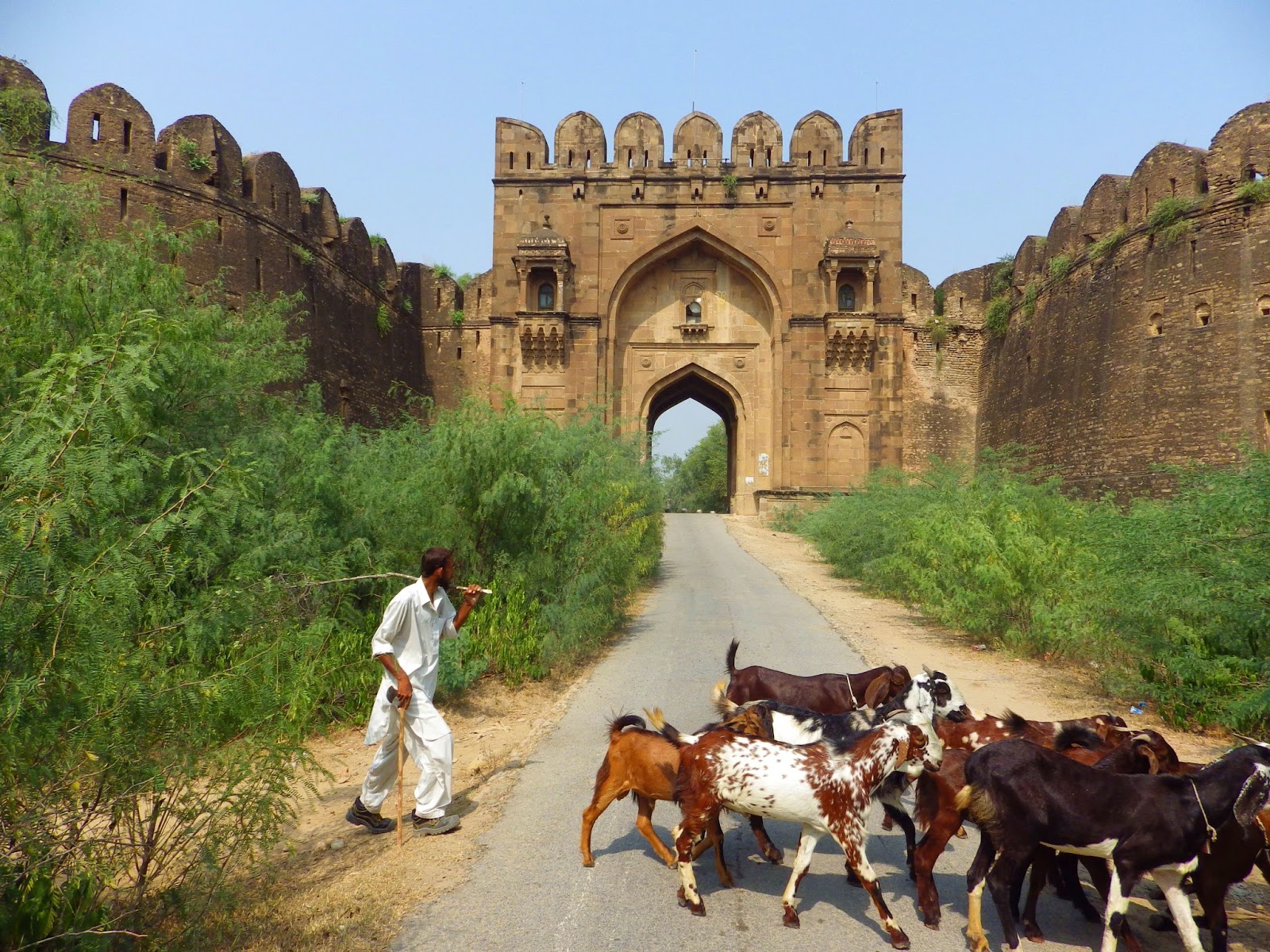 Climbing the Walls. Rohtas Fort in Pakistan. - Far Flung Places