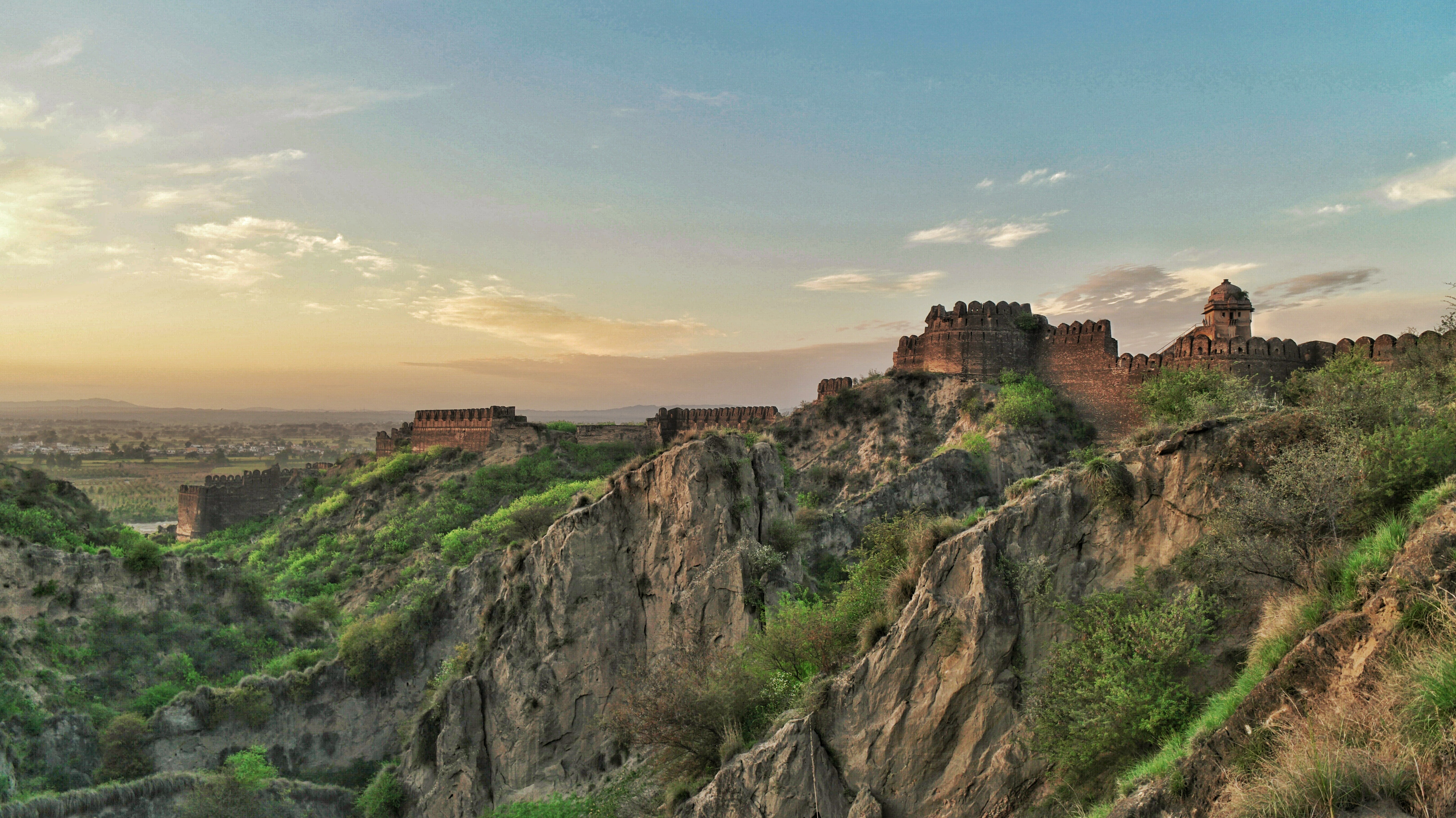 File:Rohtas Fort (Jhelum, Pakistan) - World Heritage Site.jpeg ...