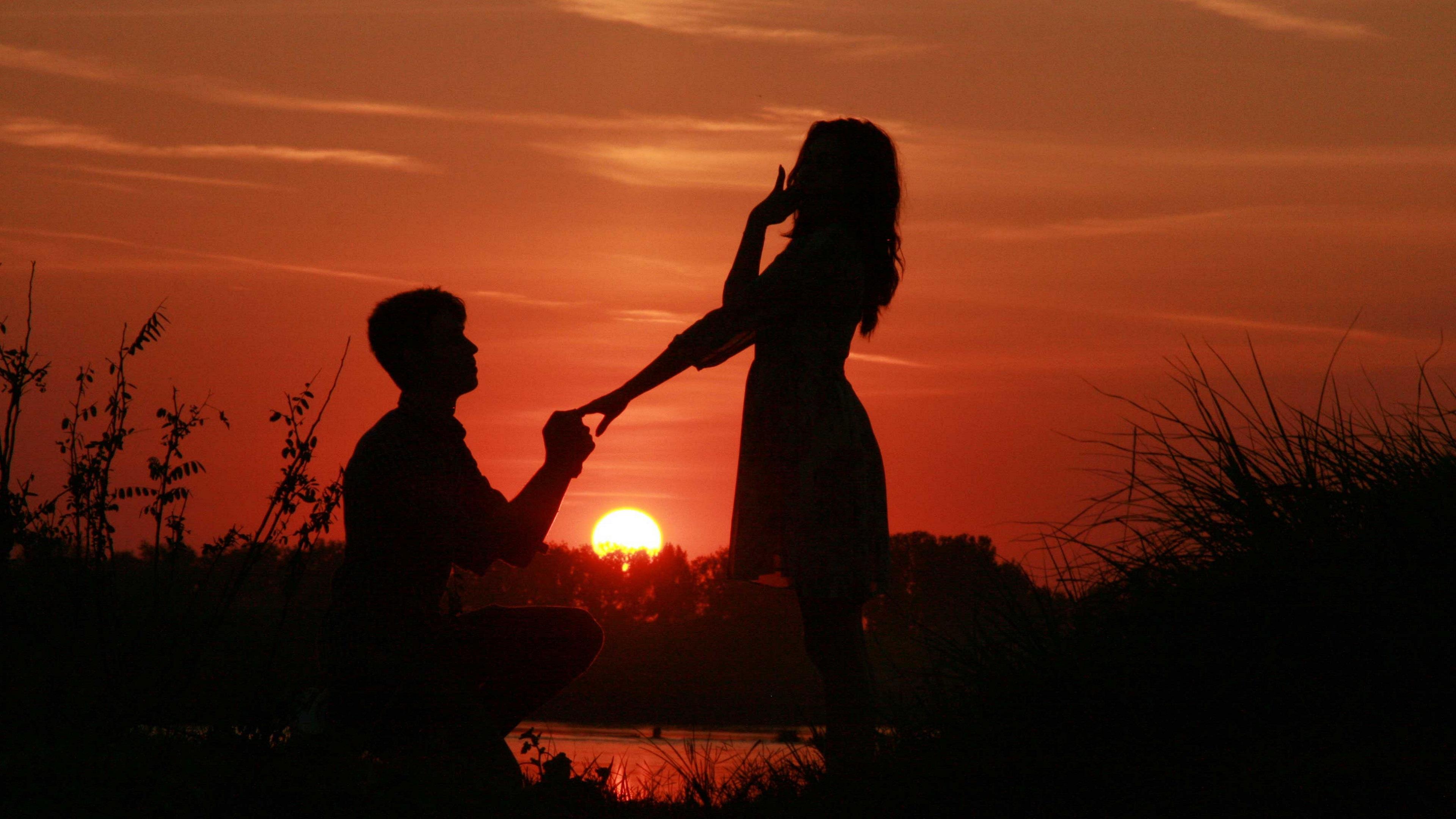 Romantic sunset photography of love couple | Wallpapers 4K 5K 8K