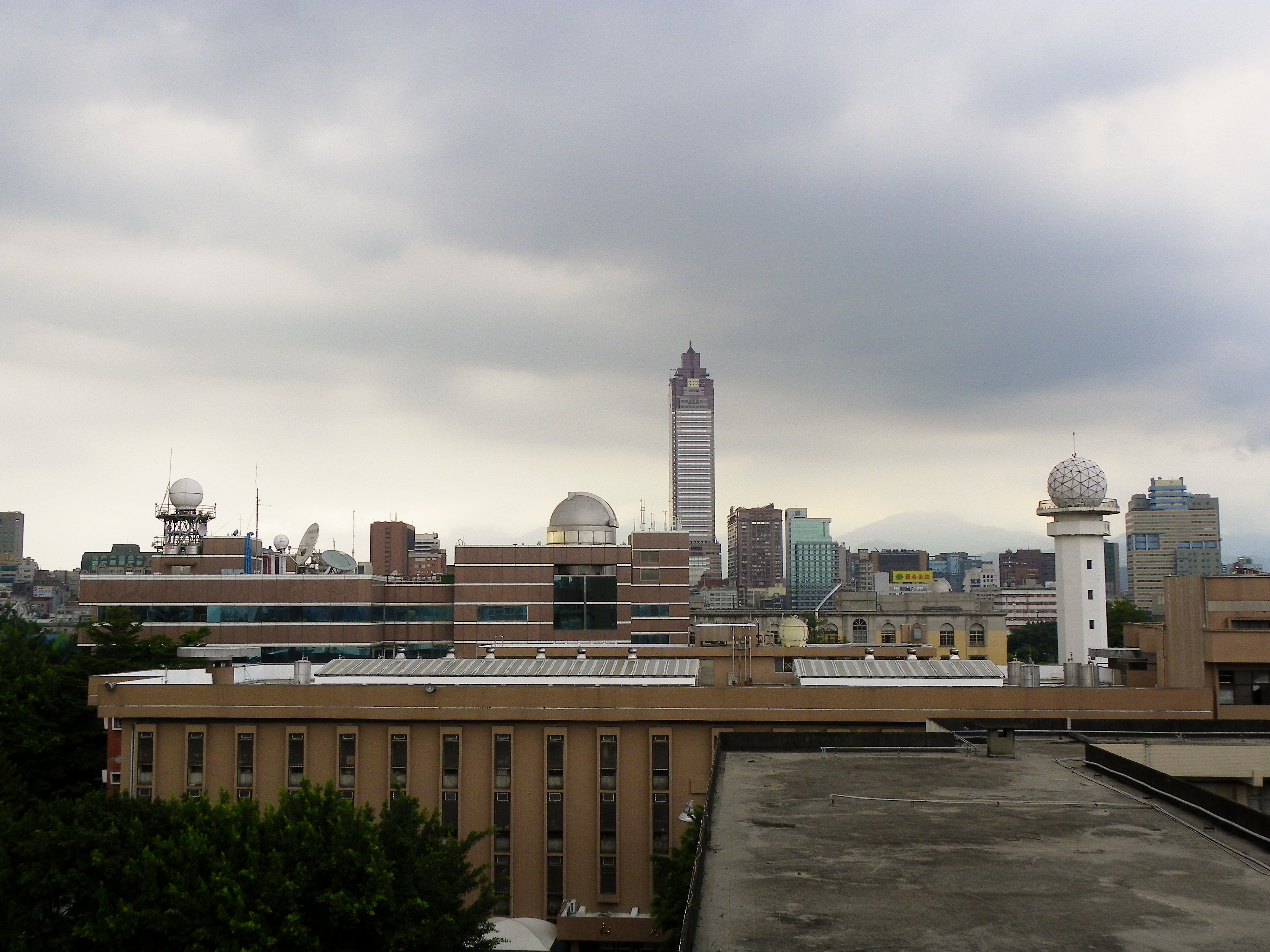File:CWB Roof View From TMUE 20100731.jpg - Wikimedia Commons