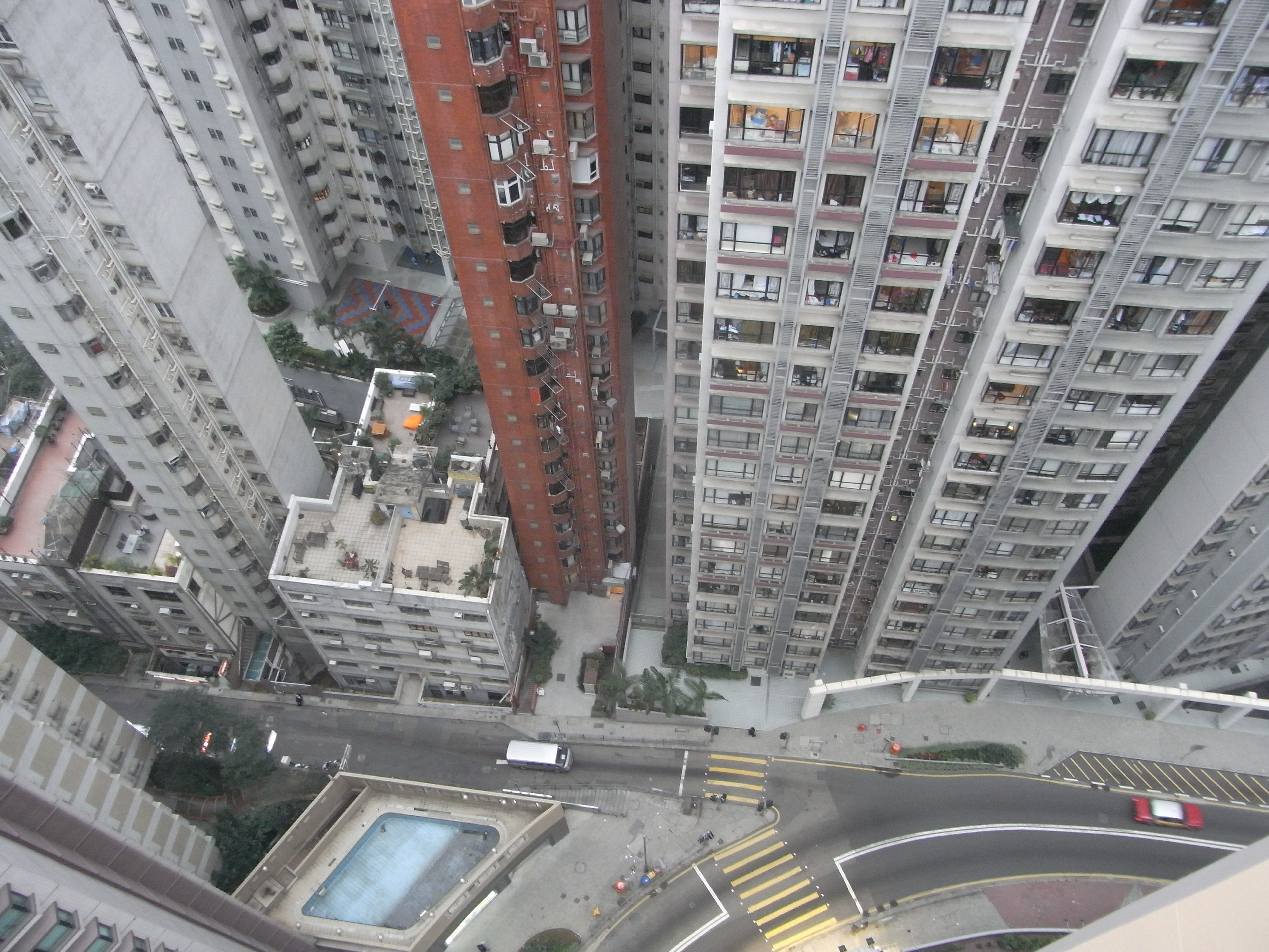 File:HK Mid-levels 21 Robinson Road Good View Court roof view 摩羅廟 ...