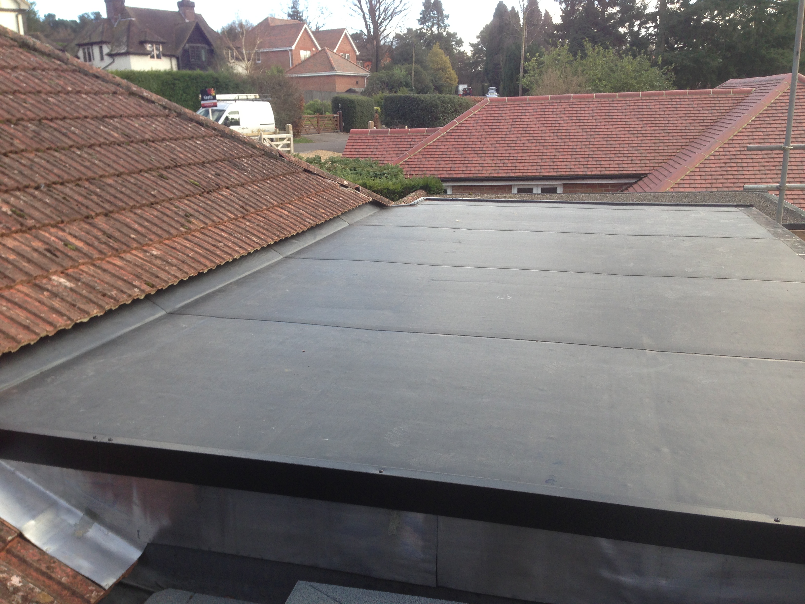 Advantages and Disadvantages of Rubber Roofing Materials