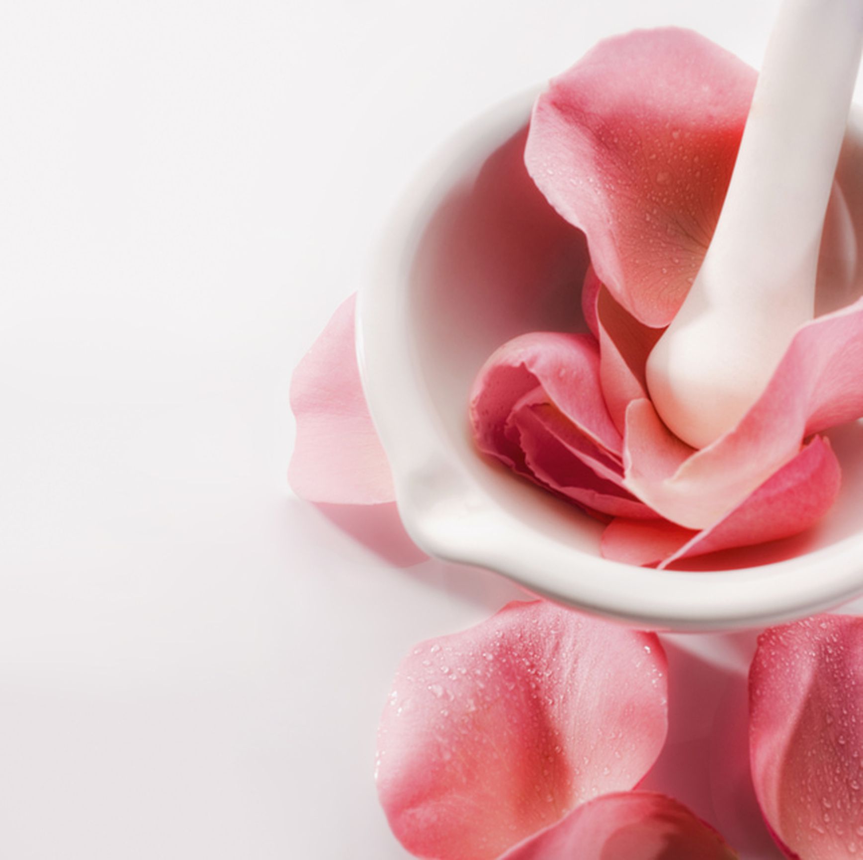 8 Rose Petal Recipes for Skin