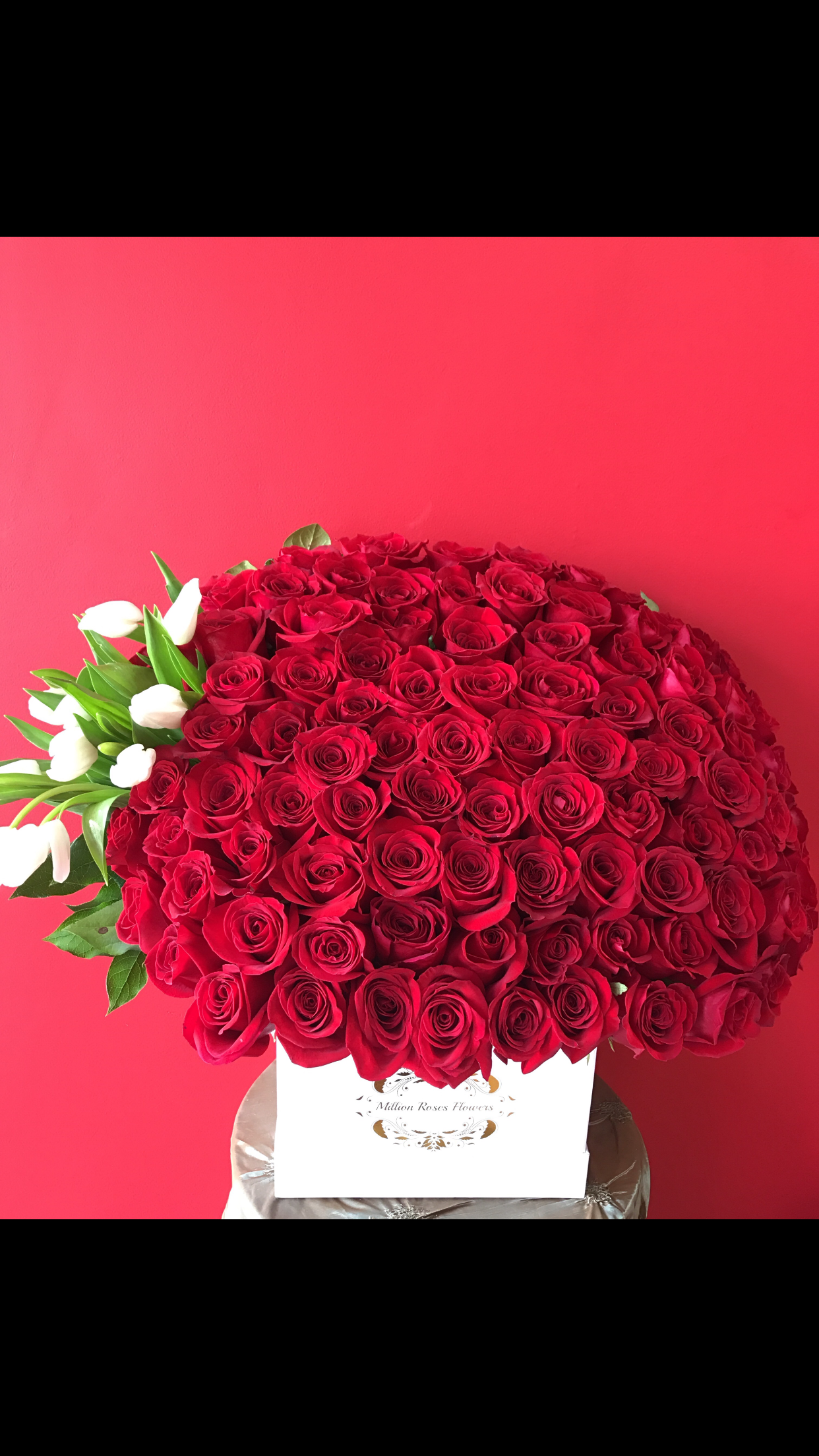 THE CLASSY RED in North Hollywood, CA | Million Roses Flowers Inc.