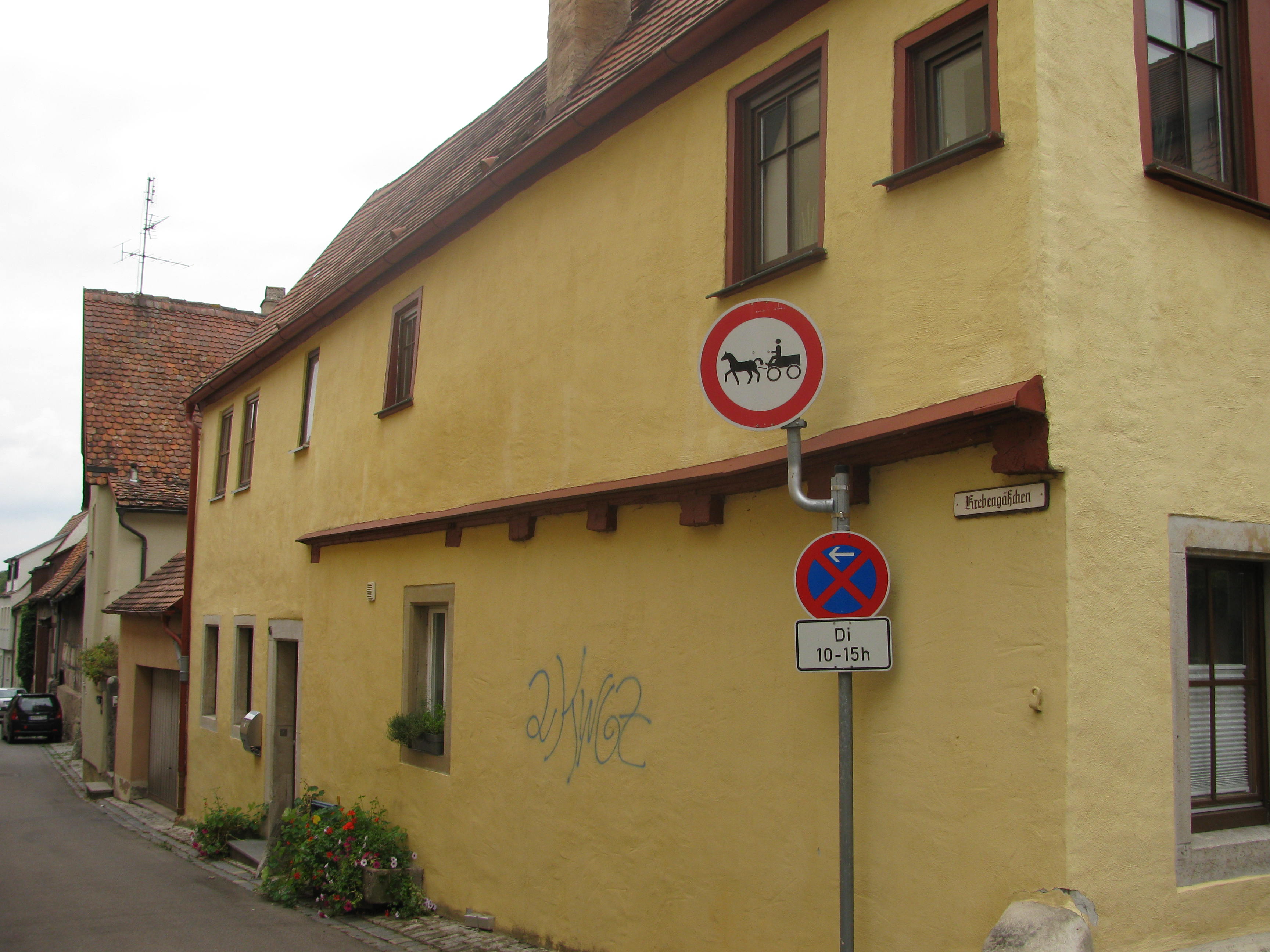 File:Horse carriage prohibition sign - Rothenburg ob der Tauber.JPG ...
