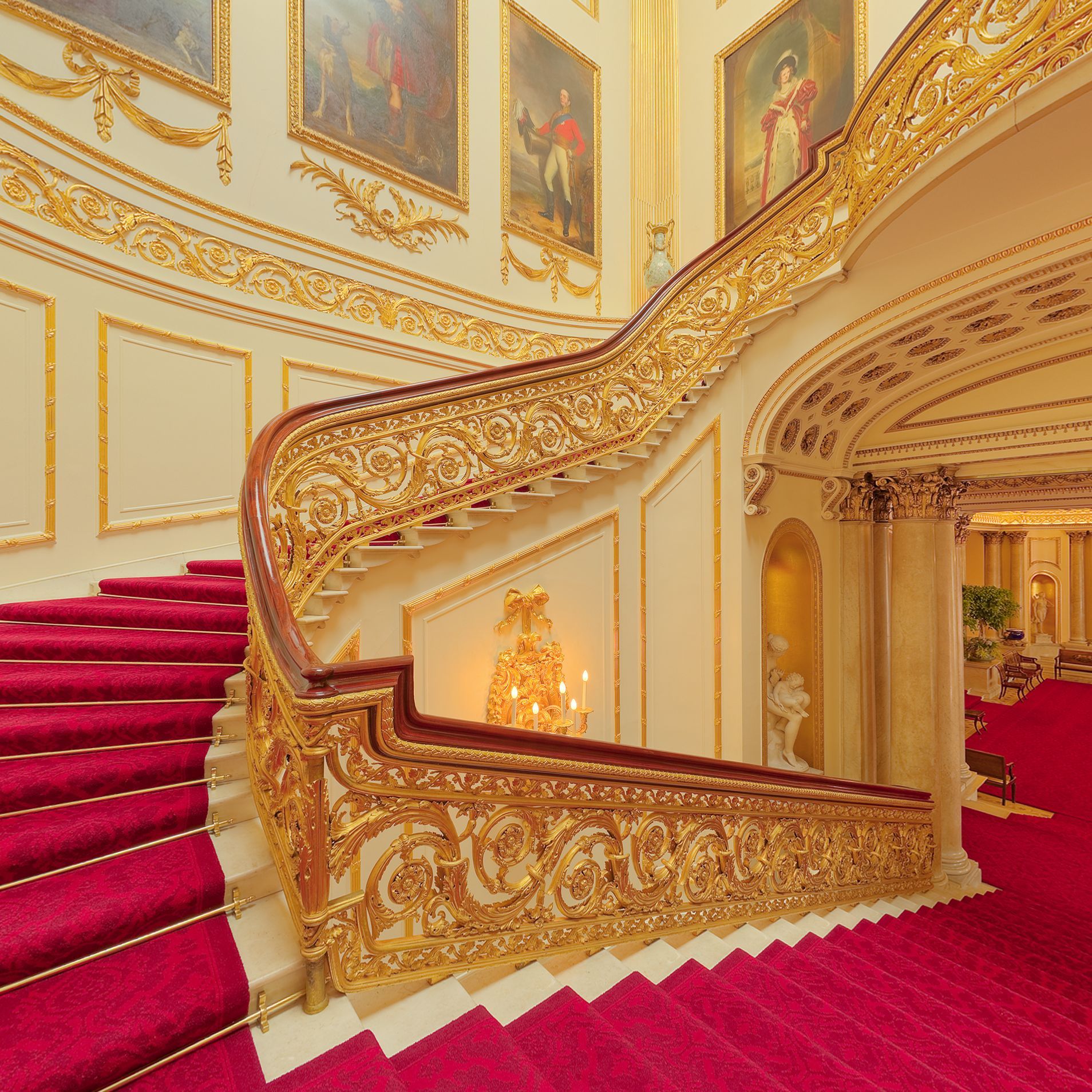 Buckingham Palace staircase | Chateau and Palace | Pinterest ...