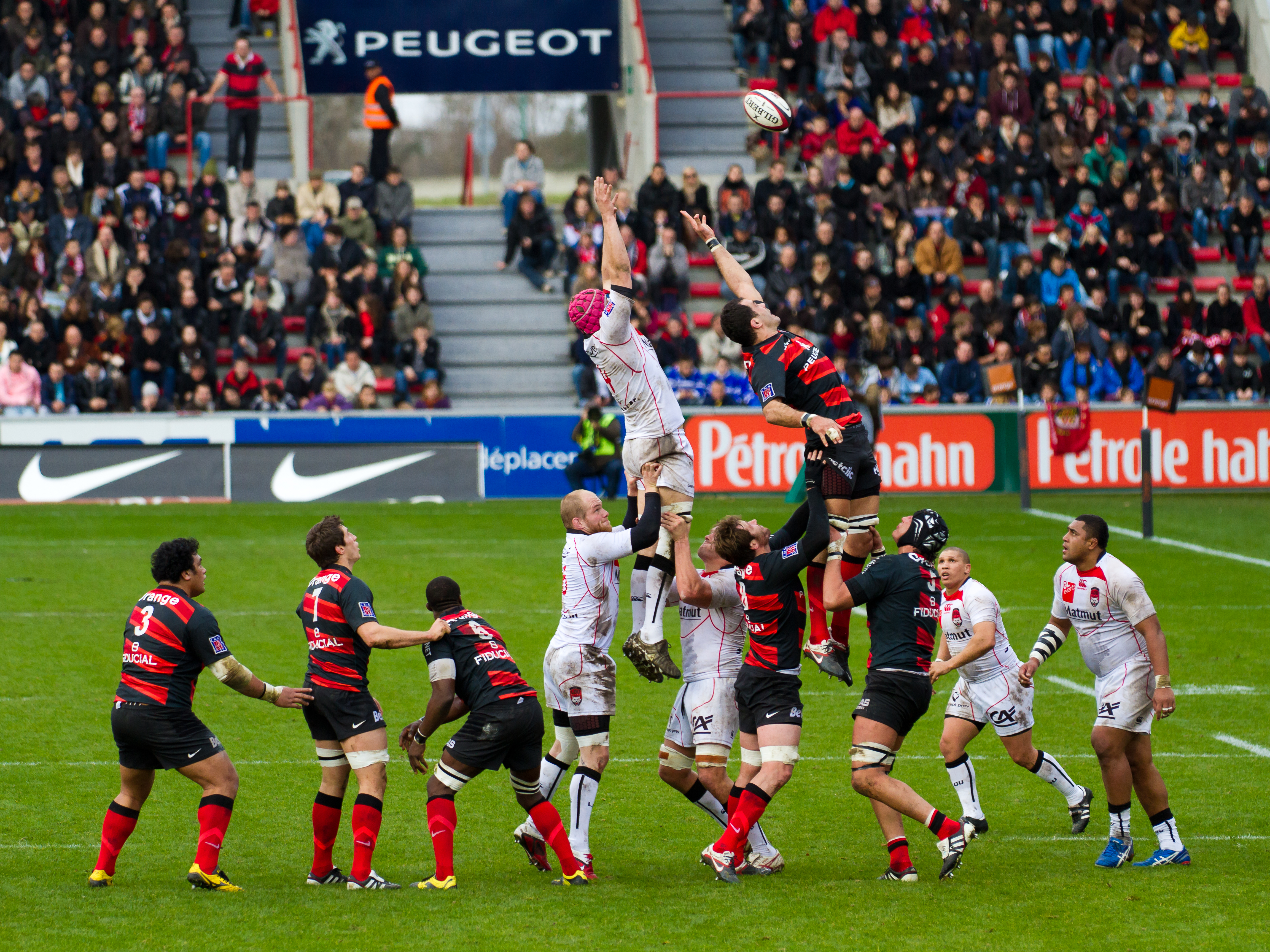 Line-out (rugby union) - Wikipedia