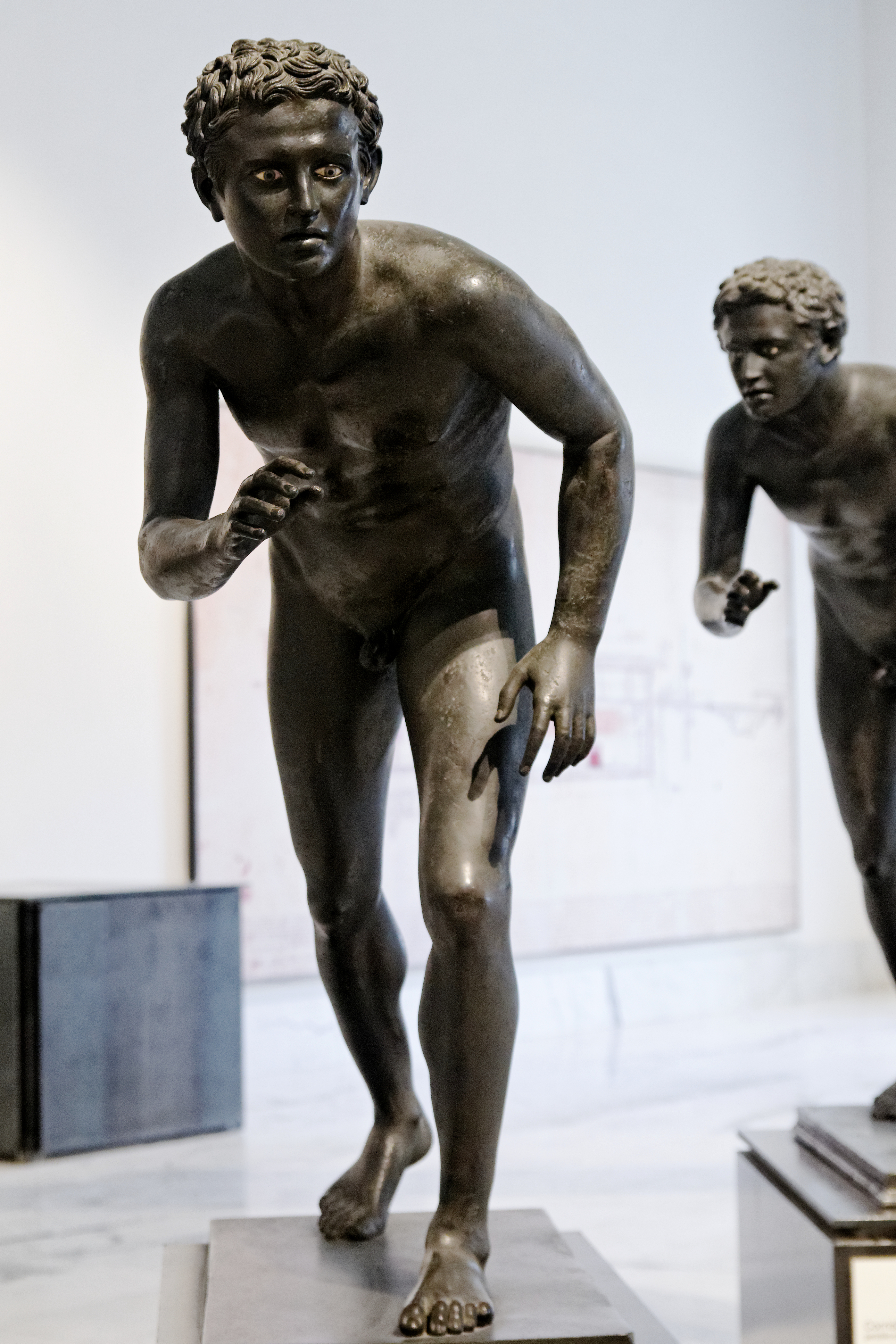 File:Runners MAN Napoli Inv5626-7 n01.jpg - Wikimedia Commons