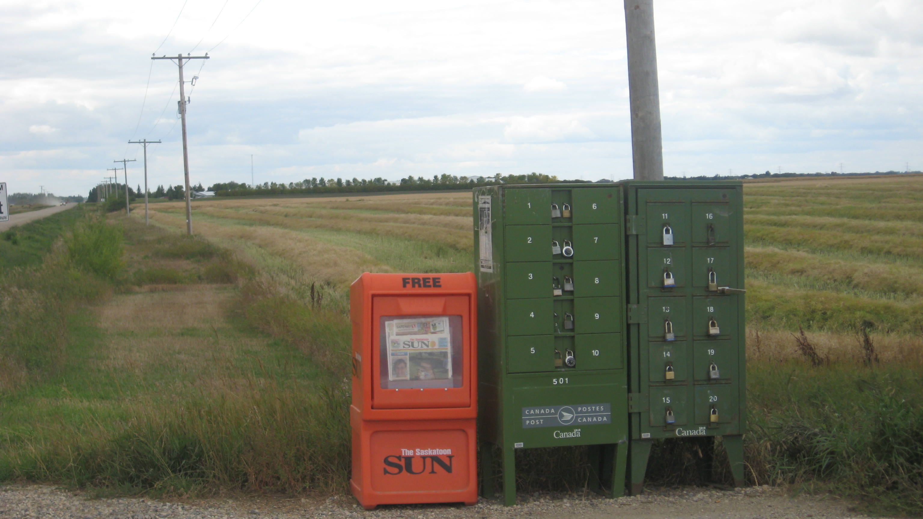 File:Canadian rural mailboxes.jpg - Wikimedia Commons