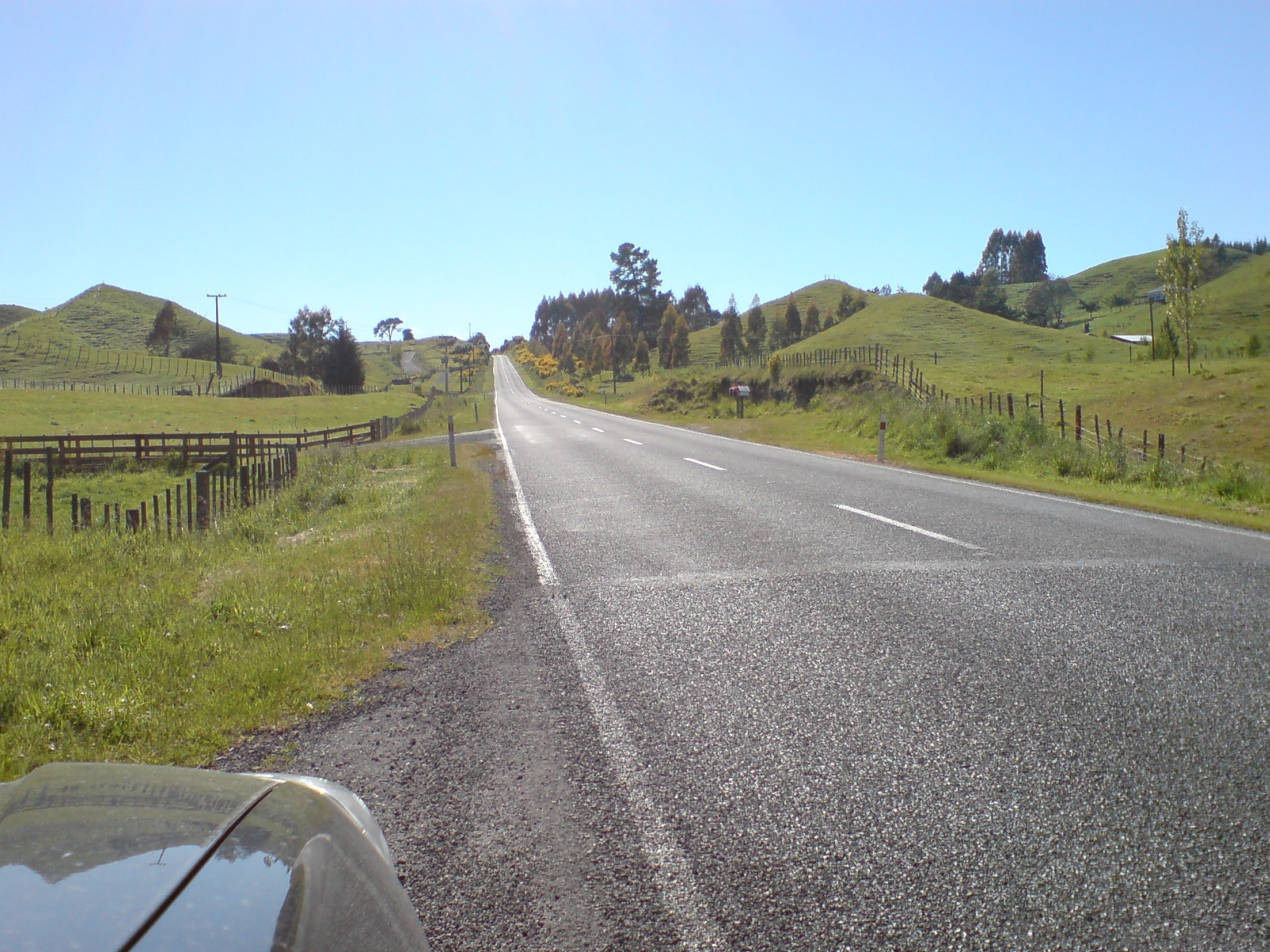 File:Rural Road Near Kinloch.jpg - Wikimedia Commons