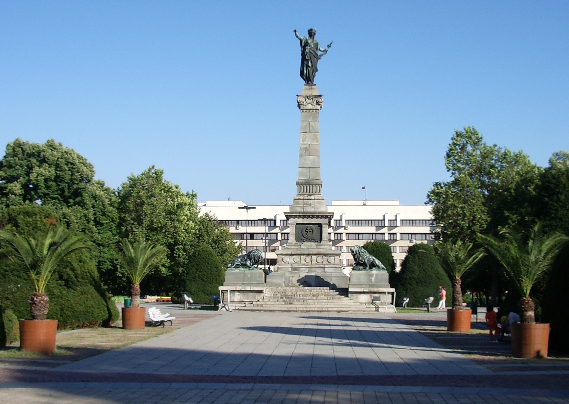 File:Rousse Monument of Liberty Palm trees.jpg - Wikimedia Commons