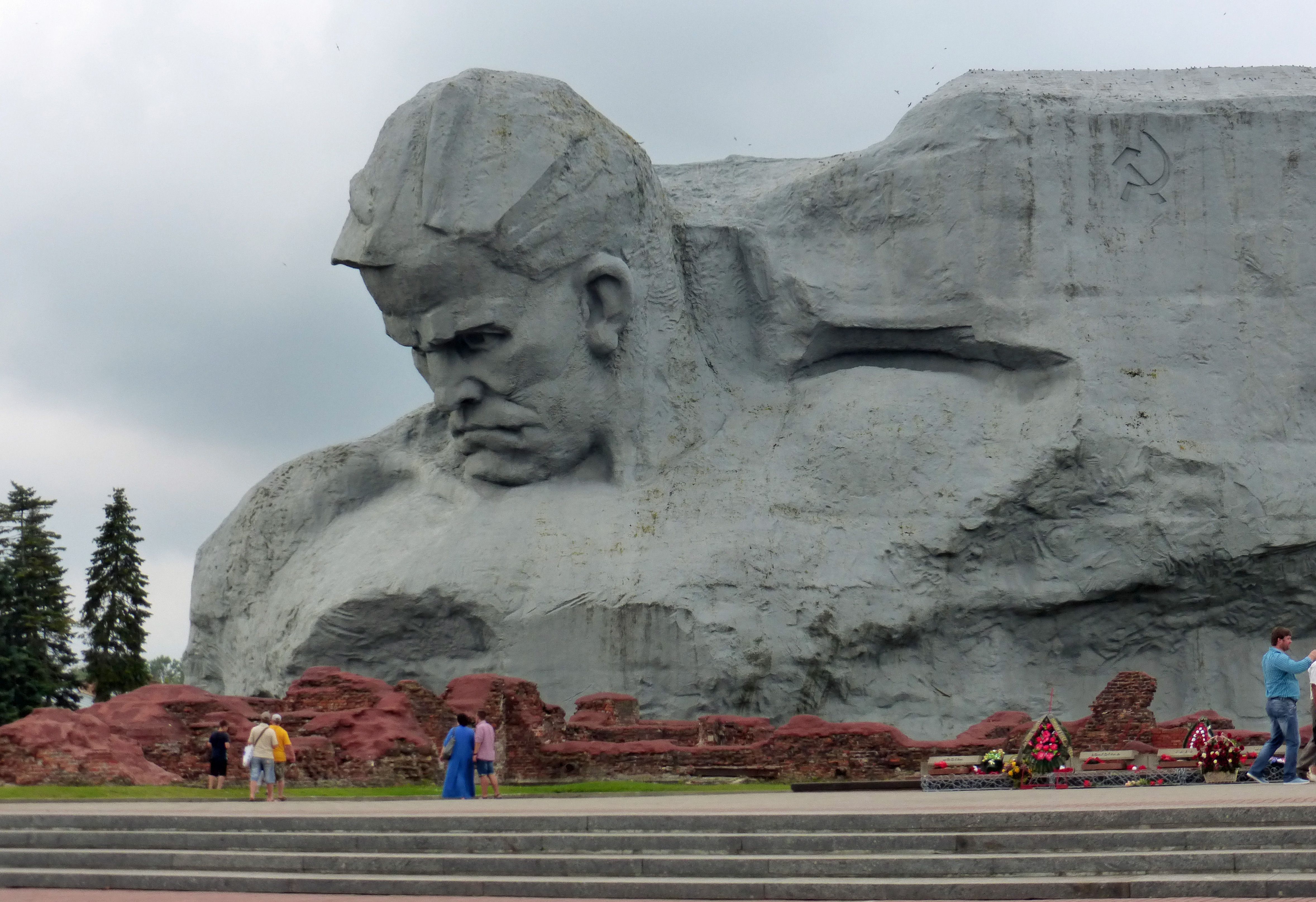 The Greatest Statue You've Never Seen Is a 100-Foot Soviet War ...