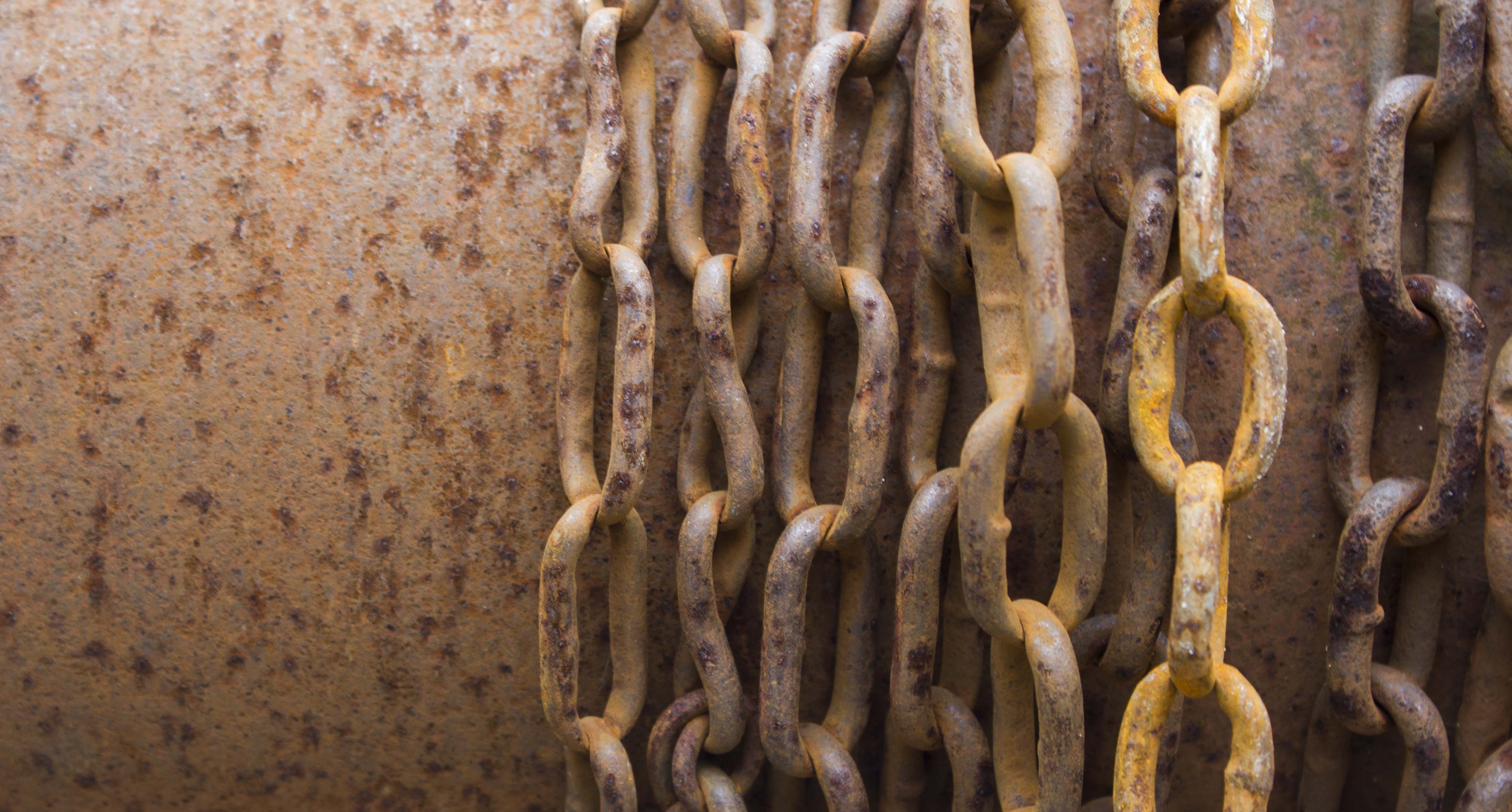 rusted chain on a rusted cylinder download free textures
