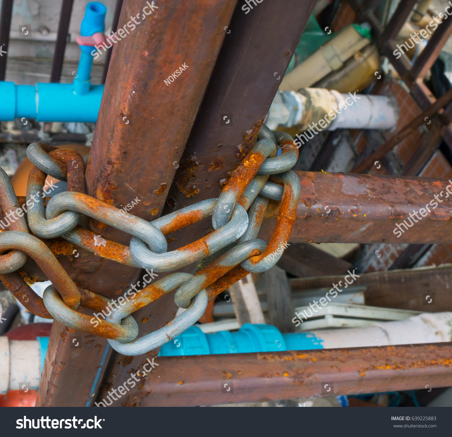 Close Old Rusted Chains Stock Photo 639225883 - Shutterstock
