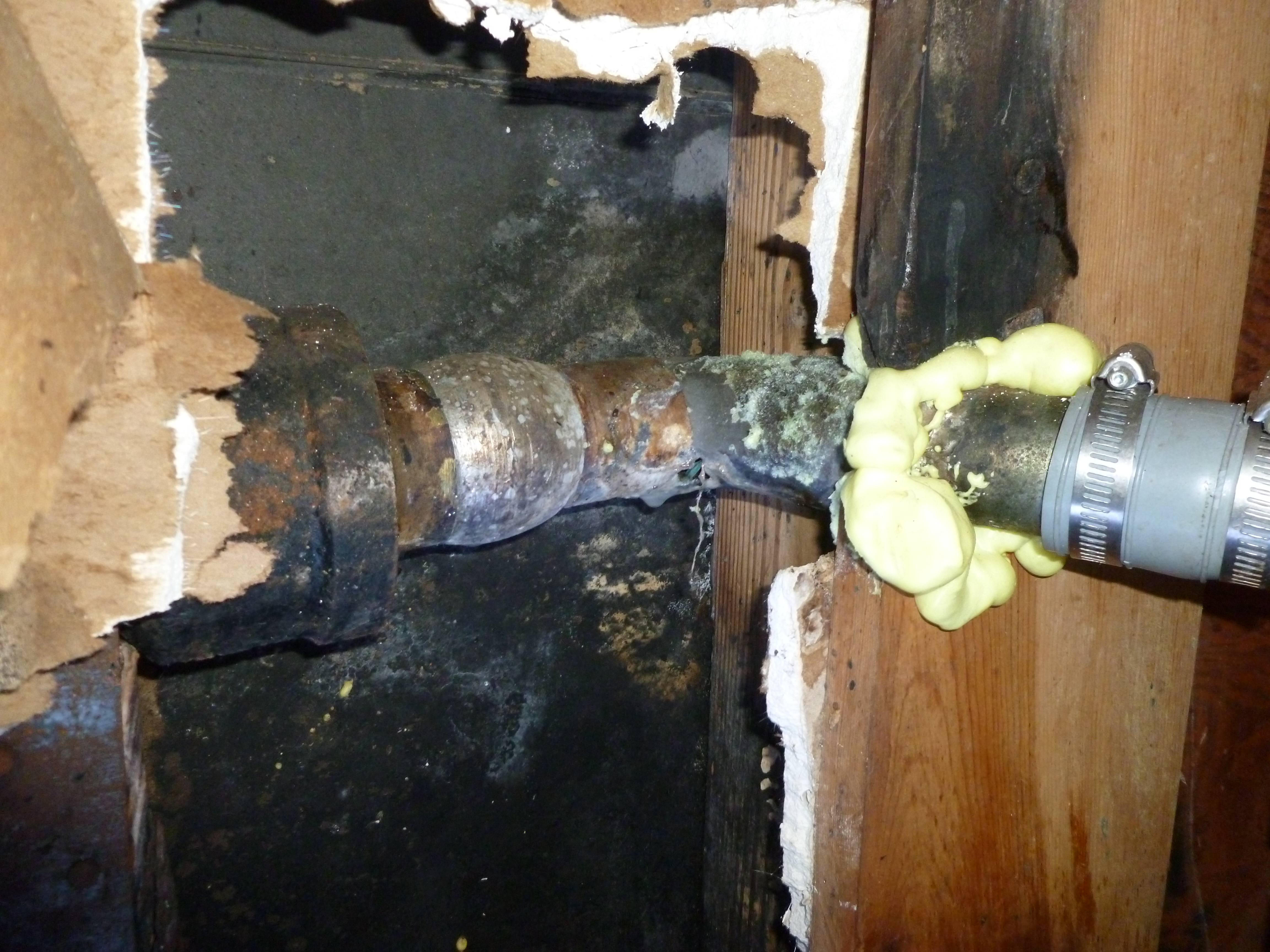 Disconnecting a lead & oakum seal on a cast iron drain pipe | Jay's ...