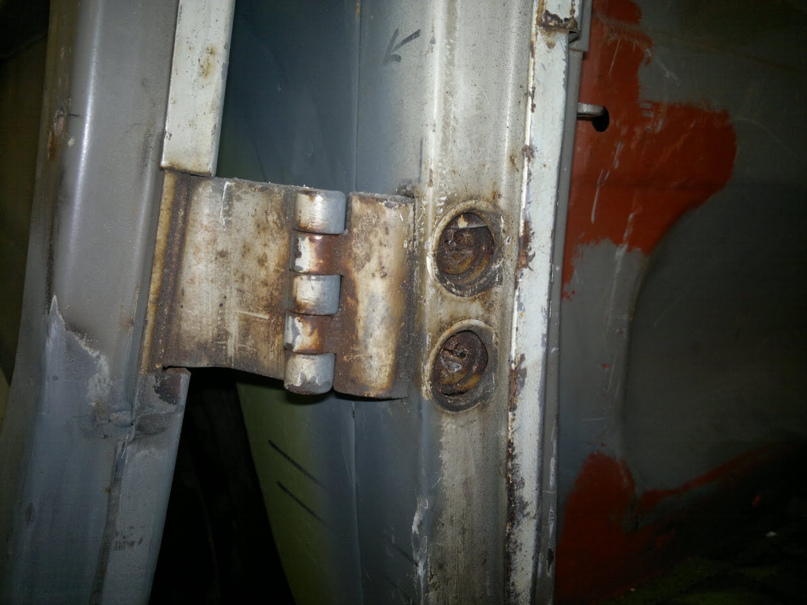 Pauls splitscreen van project: Removing a Rusted Cargo Door Hinge Bolt