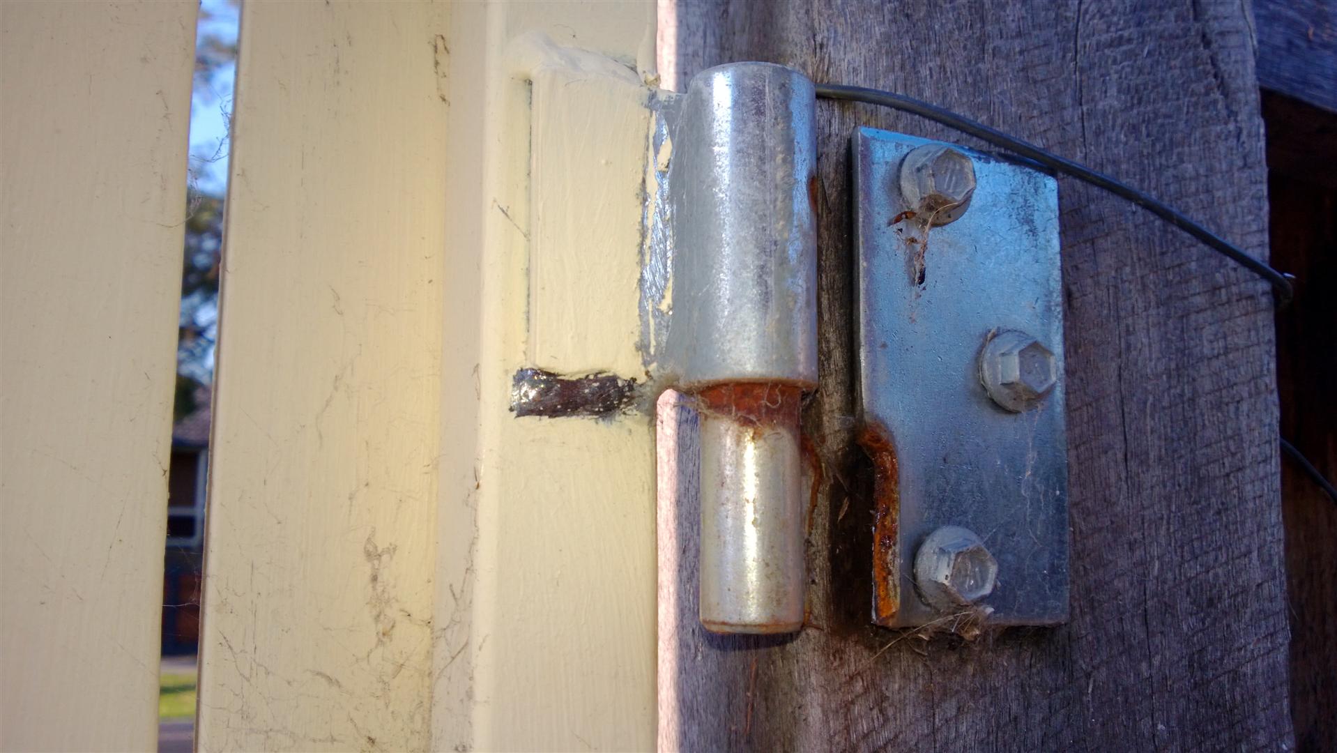 repair - How do I replace a door hinge with no screws? - Home ...