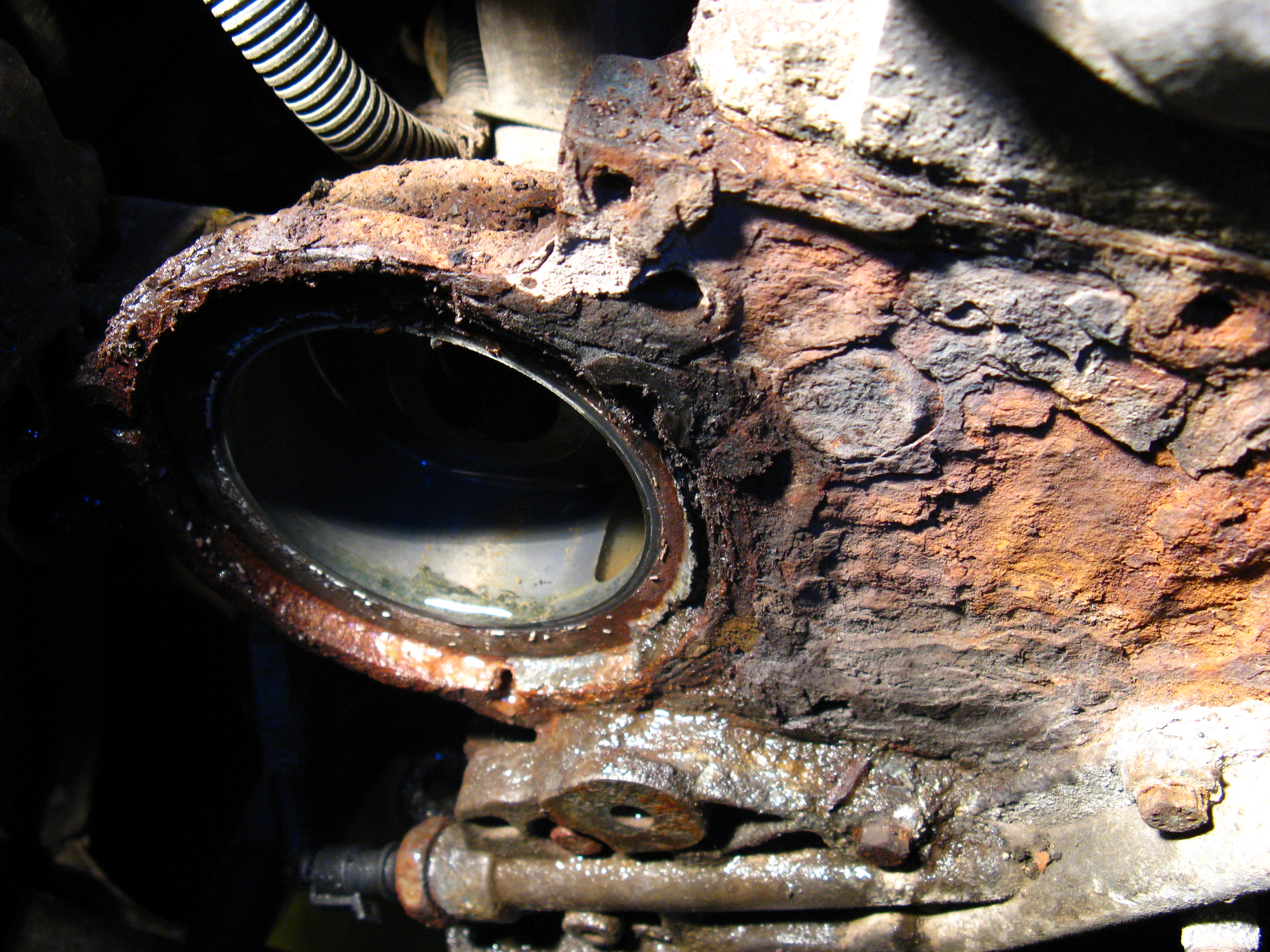 File:Opel engine X14NZ-rusty block near the water pump.jpg ...