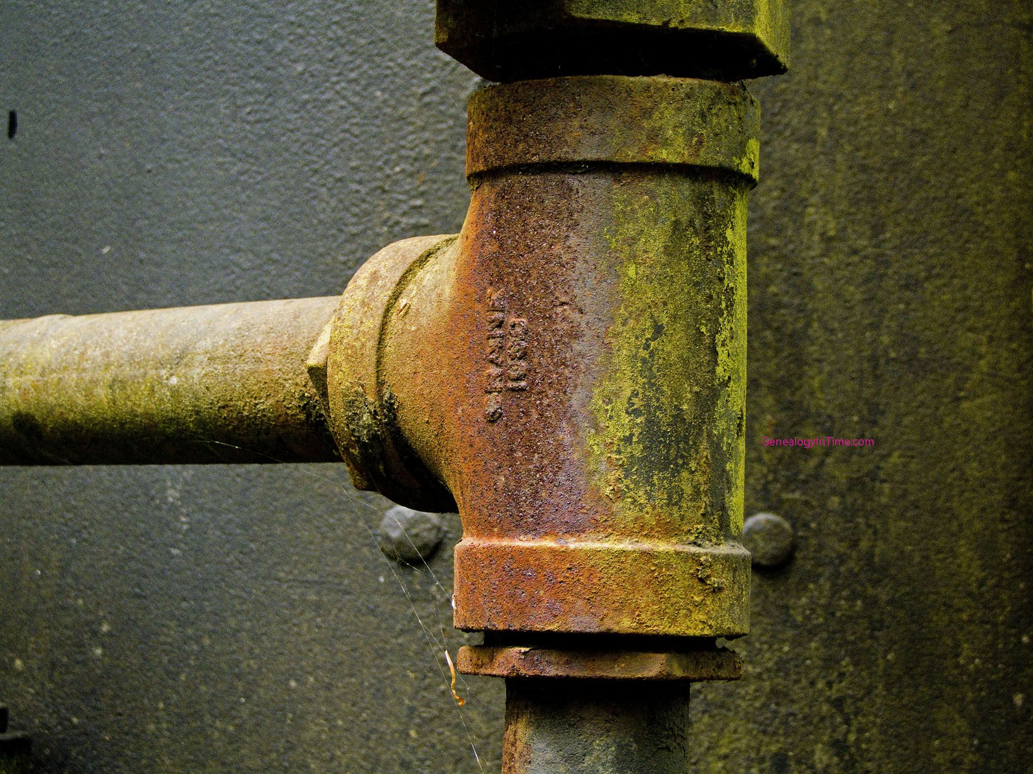 rusted pipes - Google Search | Rust - peeling paint - abstract ...