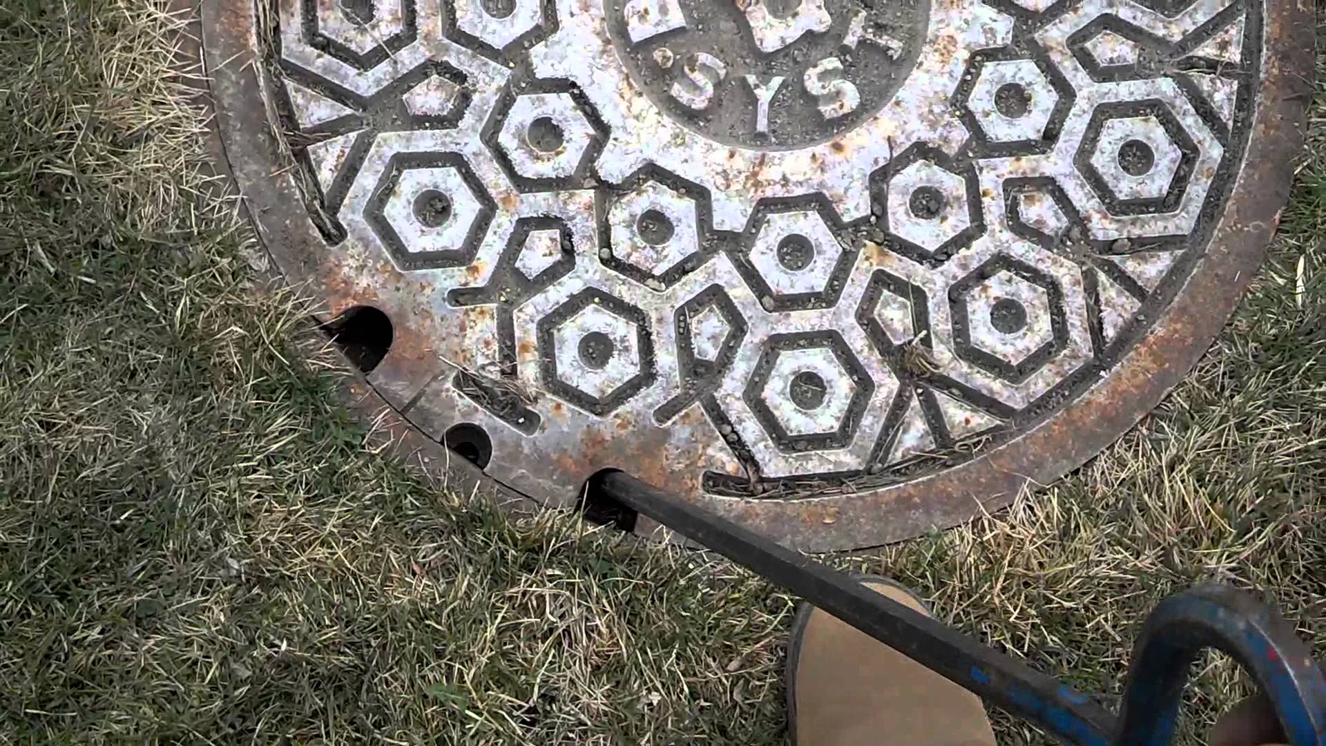 How to properly open and close a manhole - YouTube