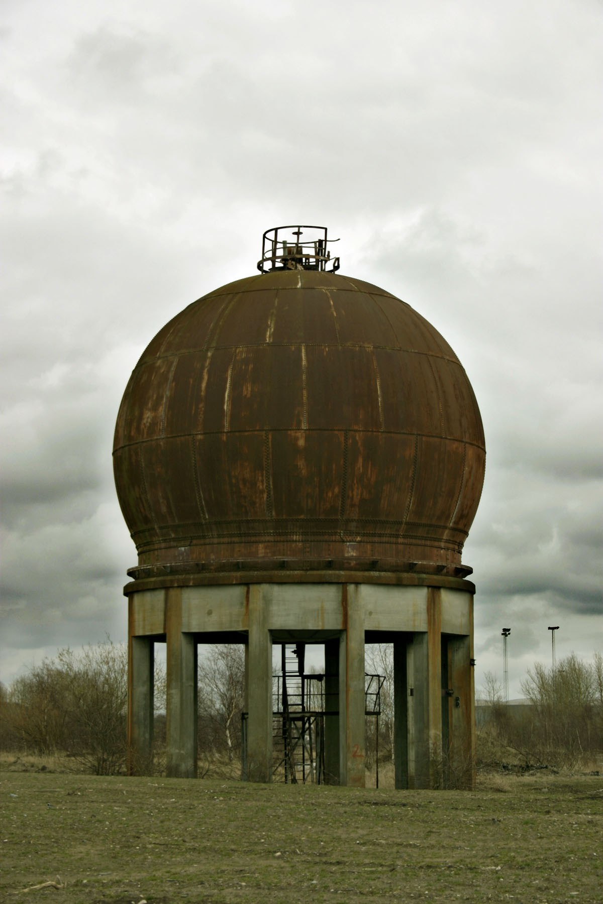 Rusted water tank photo