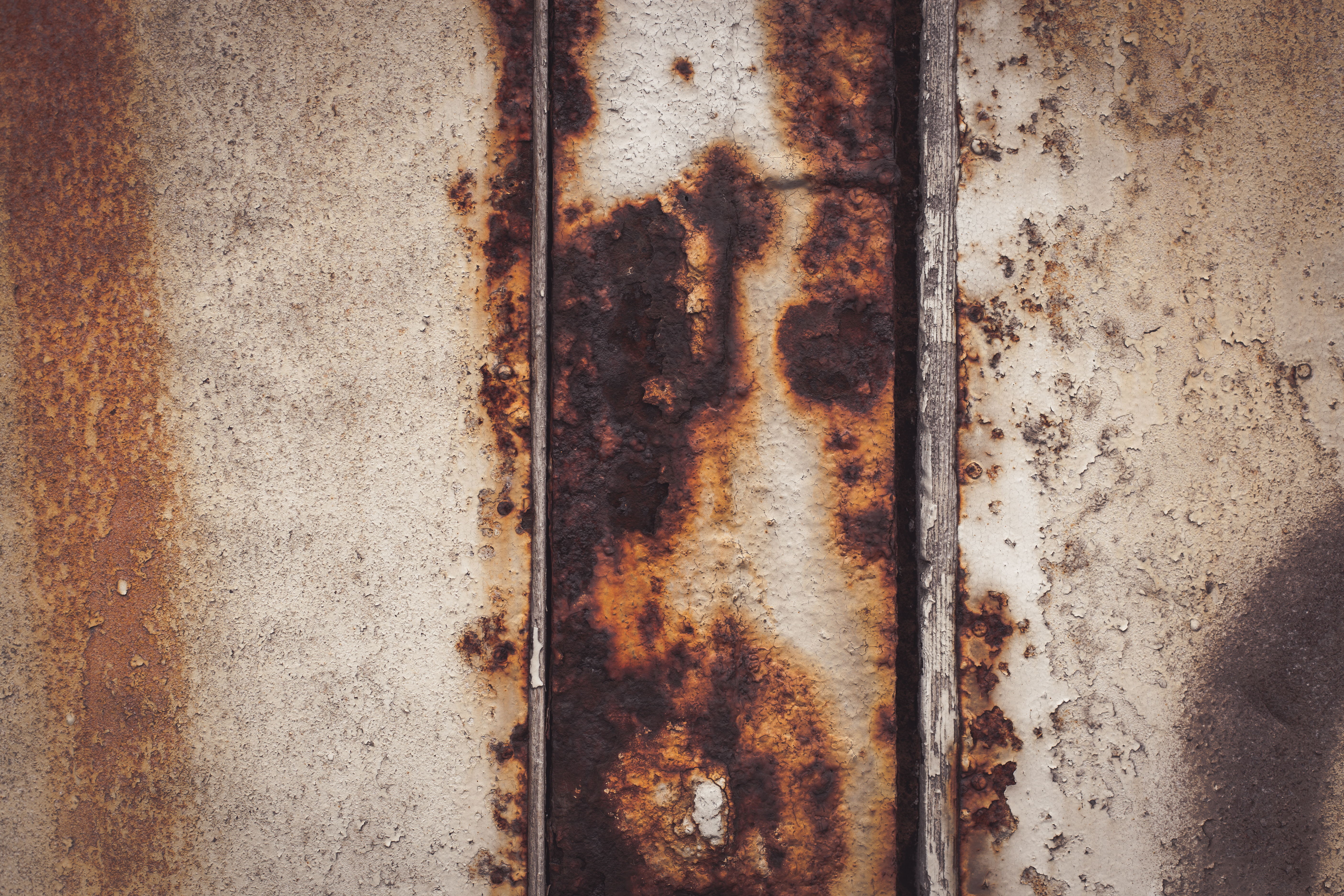 Rusted white metal surface photo