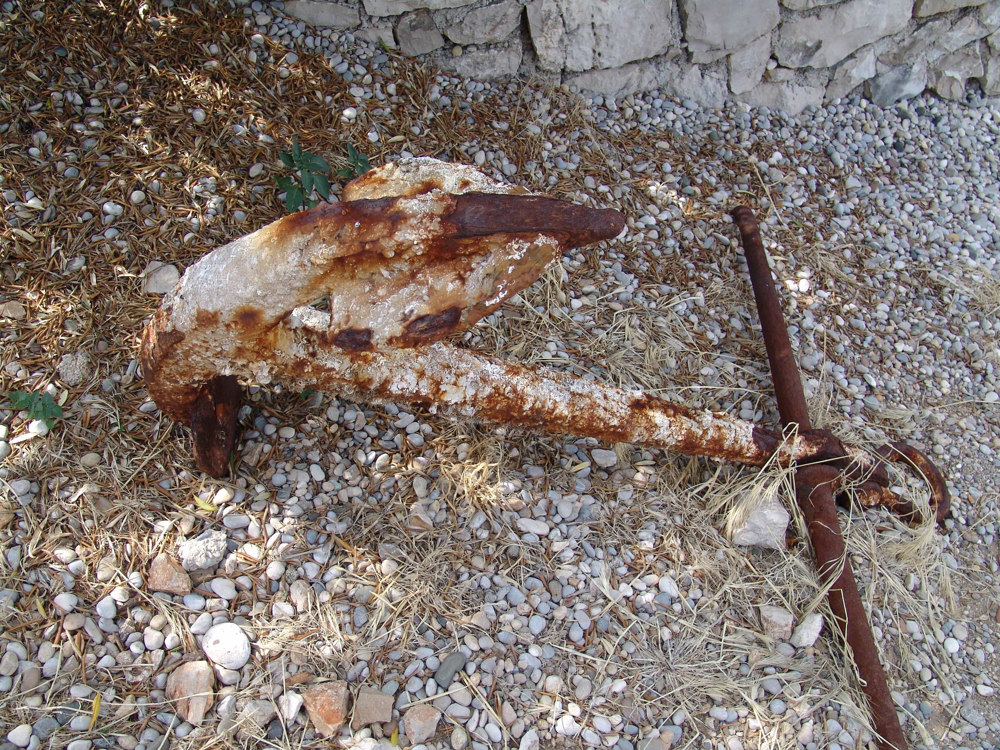 File:Rusty anchor.jpg - Wikimedia Commons