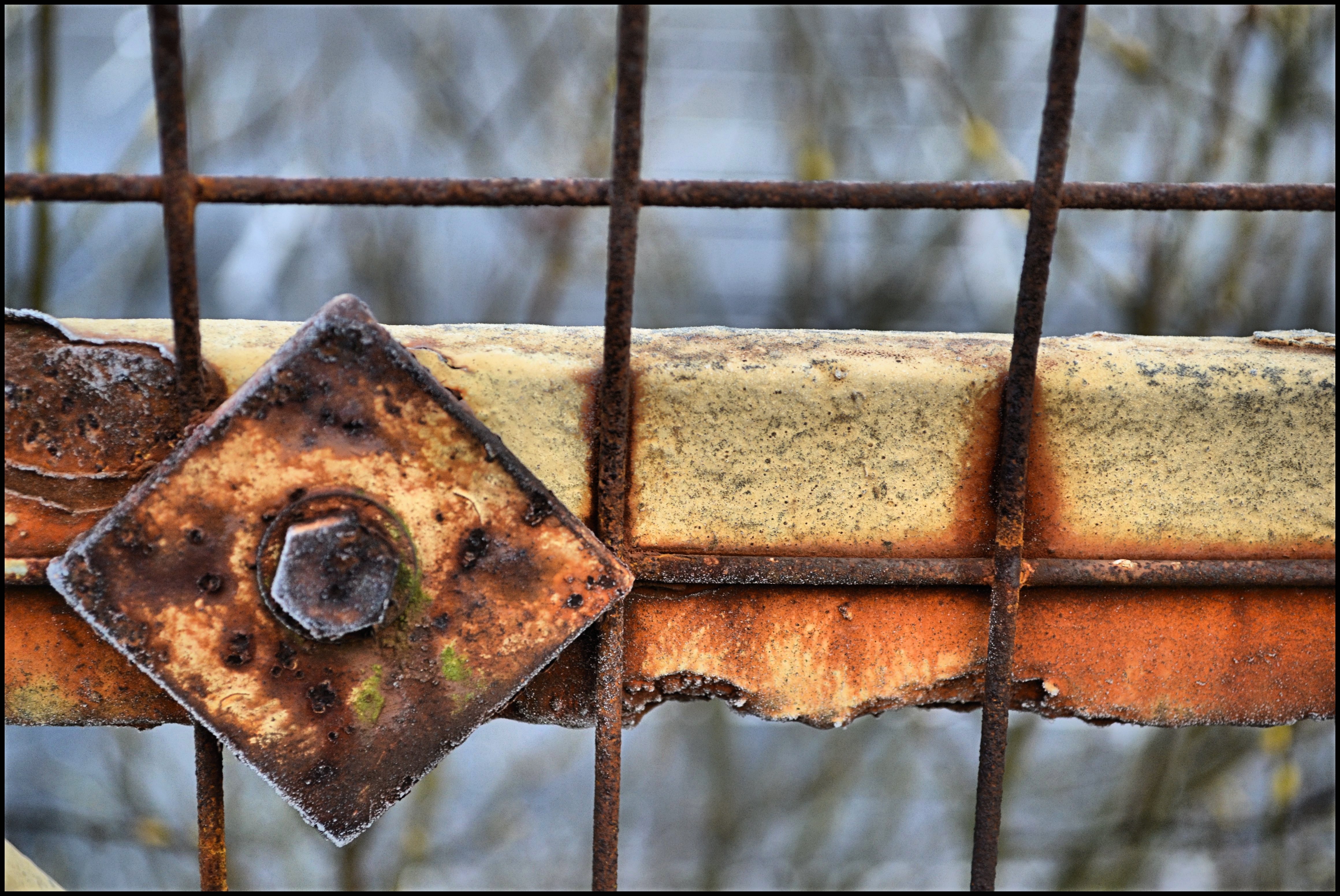 File:Rusty fence (8250708322).jpg - Wikimedia Commons