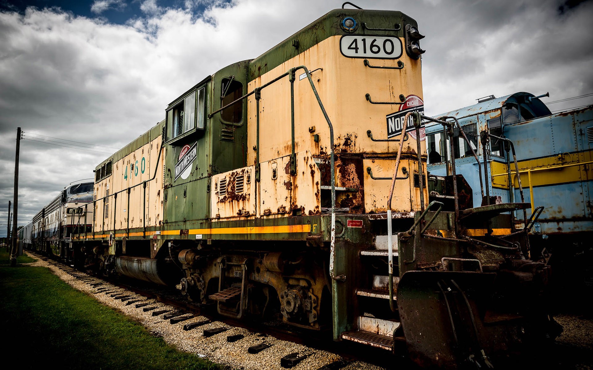 Photography: Rusty Train HD Background 1920x1200 for HD 16:9 High ...