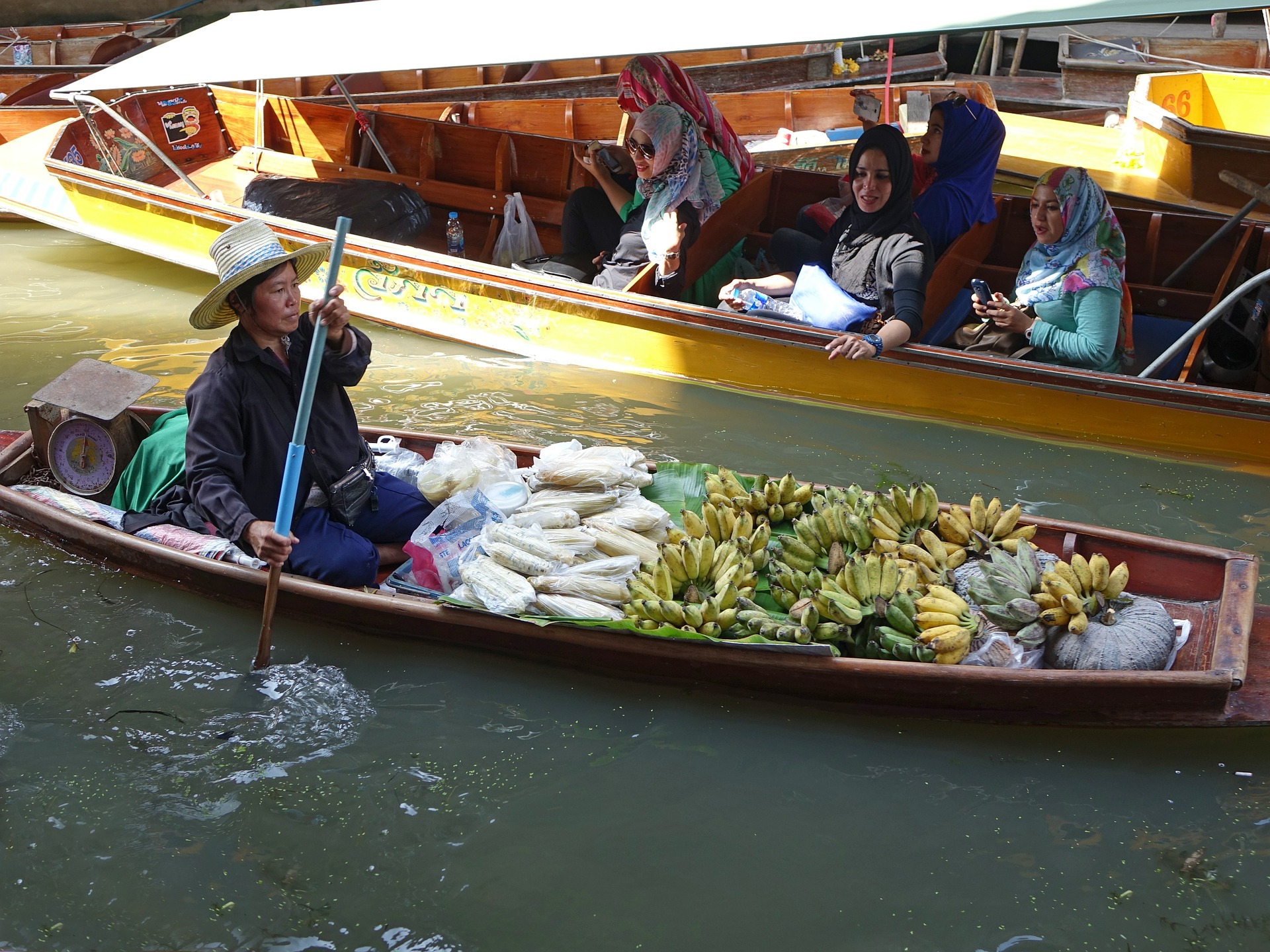 Saduak floating market photo