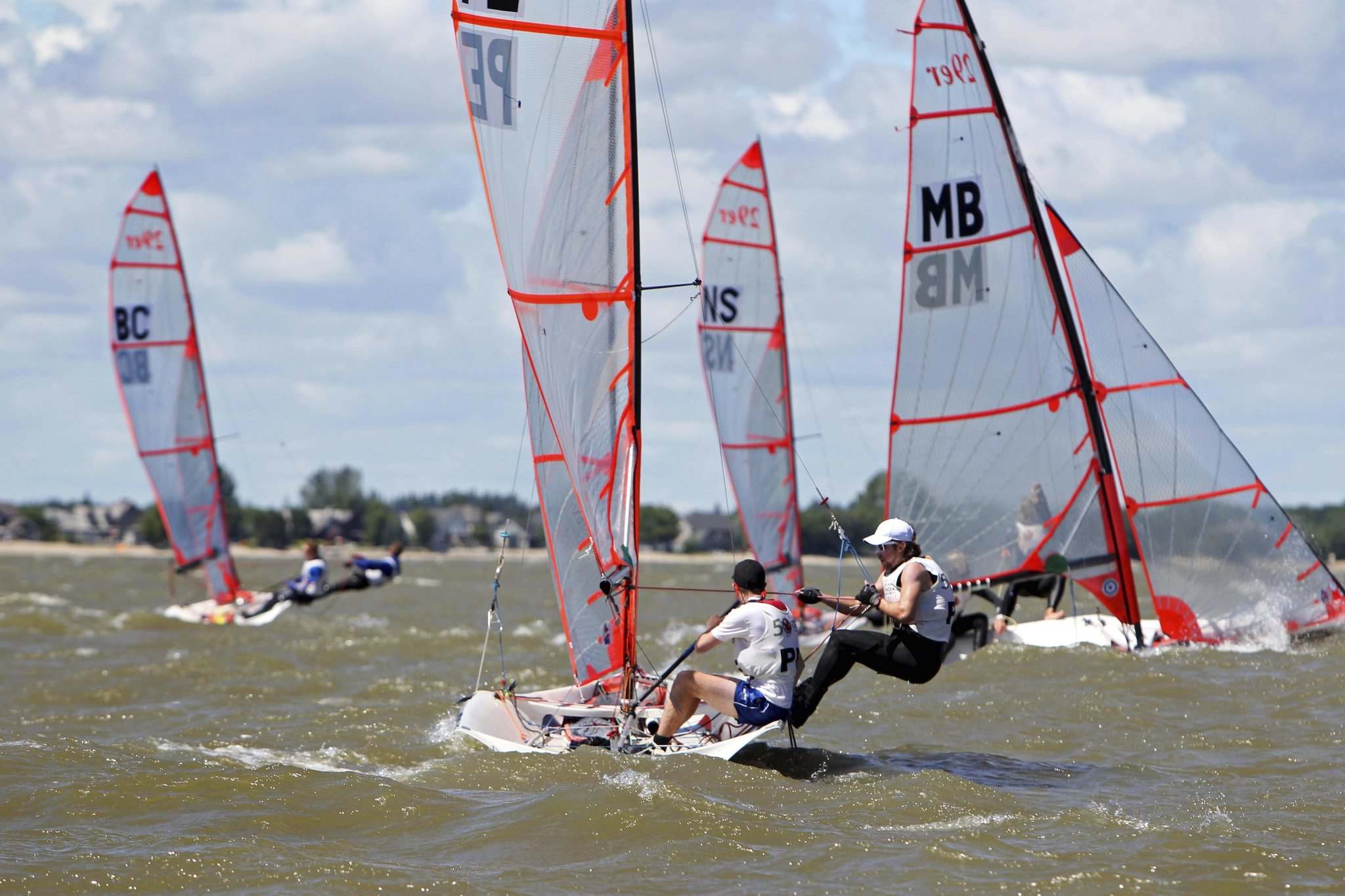Sailing competitors battle wind and waves on Lake Winnipeg ...