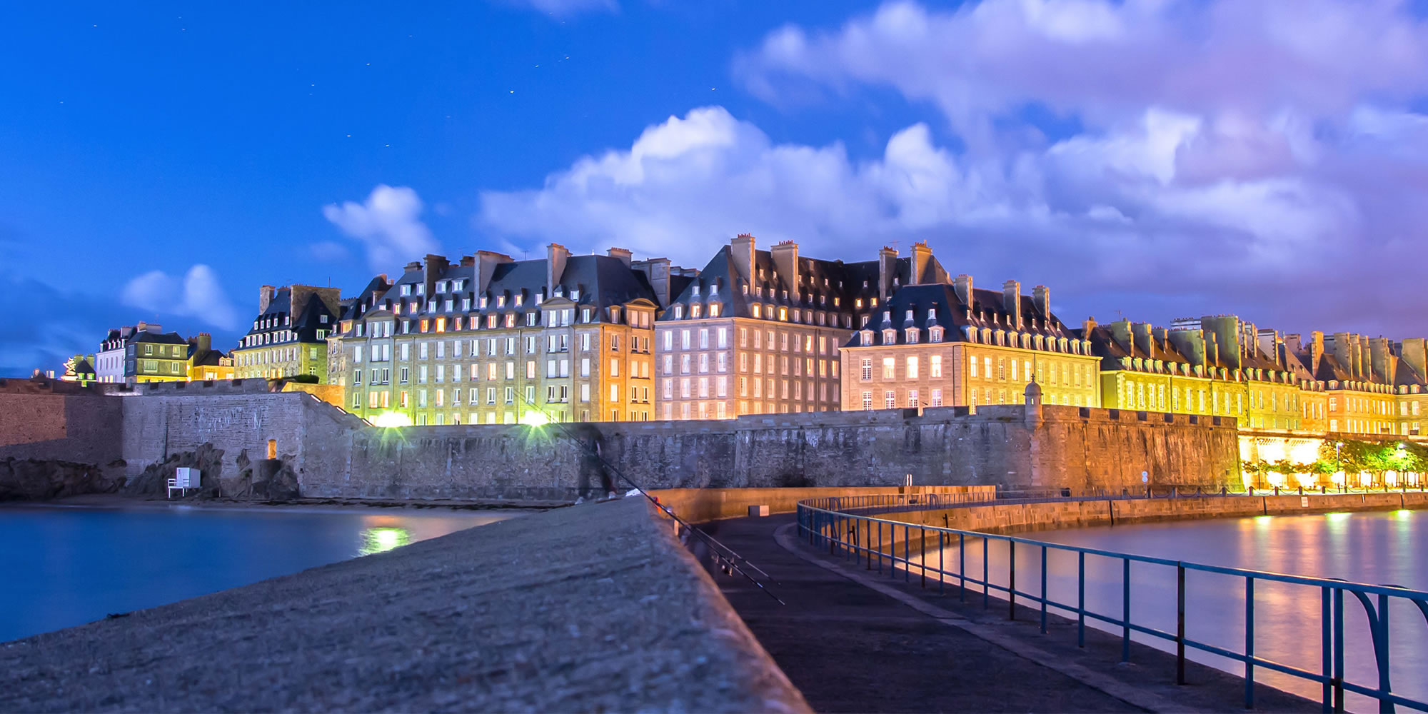 To access the Hotel des Abers in Saint Malo