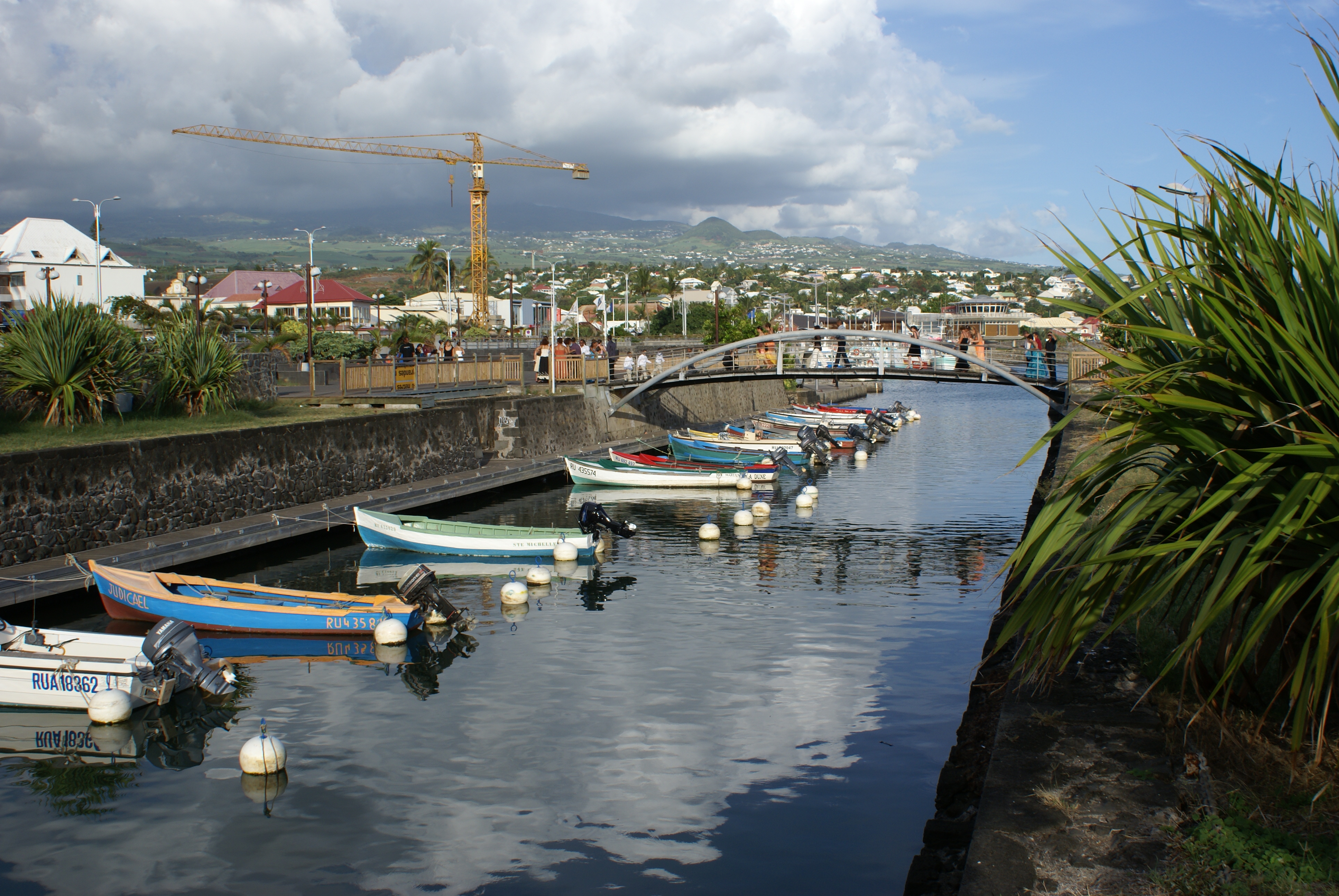 File:Saint-Pierre-de-la-Réunion Darse.JPG - Wikimedia Commons