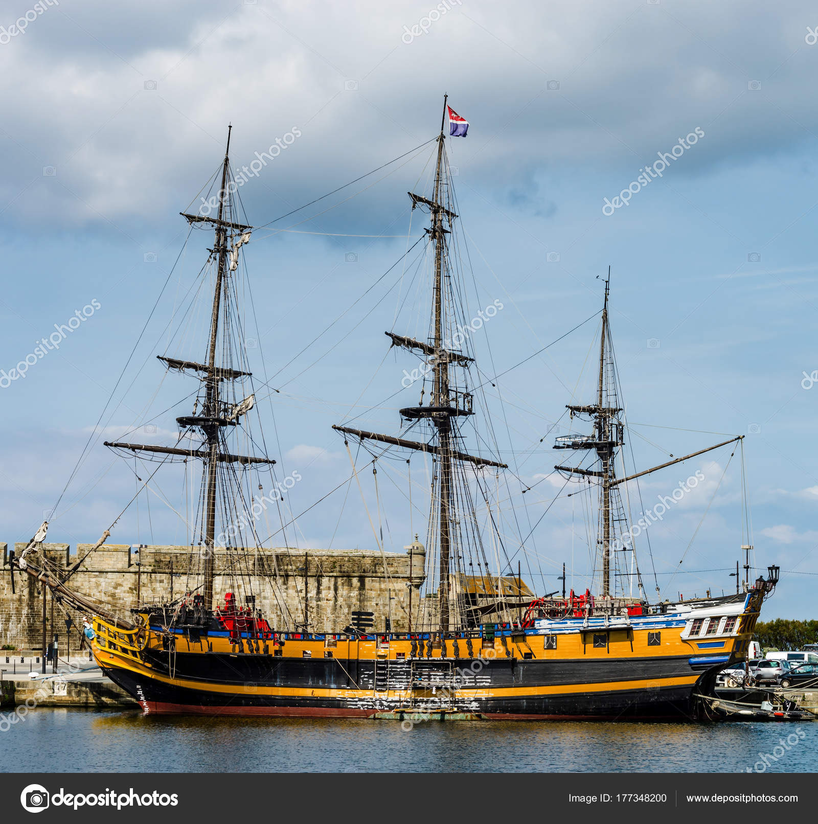 Old pirate frigate and boats in St-Malo — Stock Photo © sorokopud ...