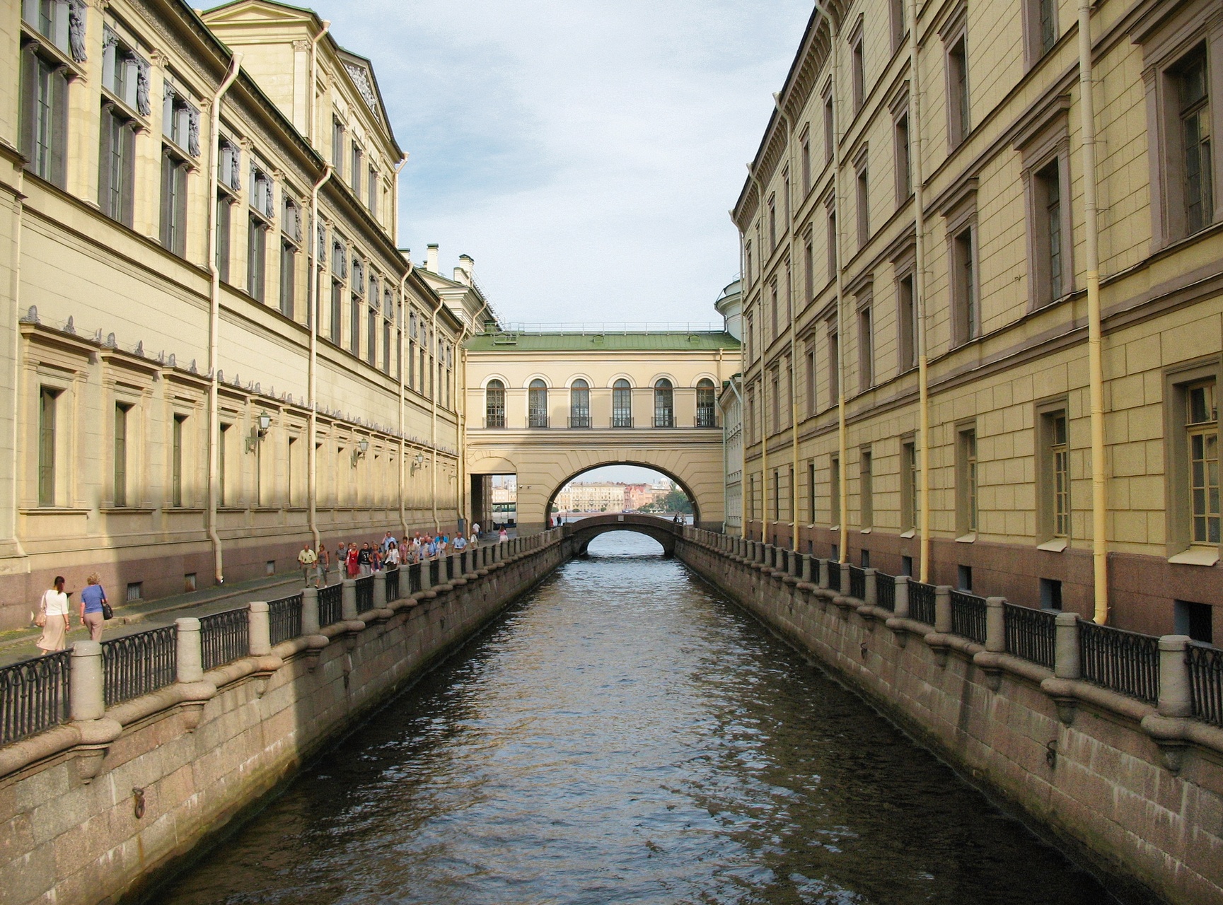 File:Saint Petersburg Winter Canal IMG 5798 1280.jpg - Wikimedia Commons