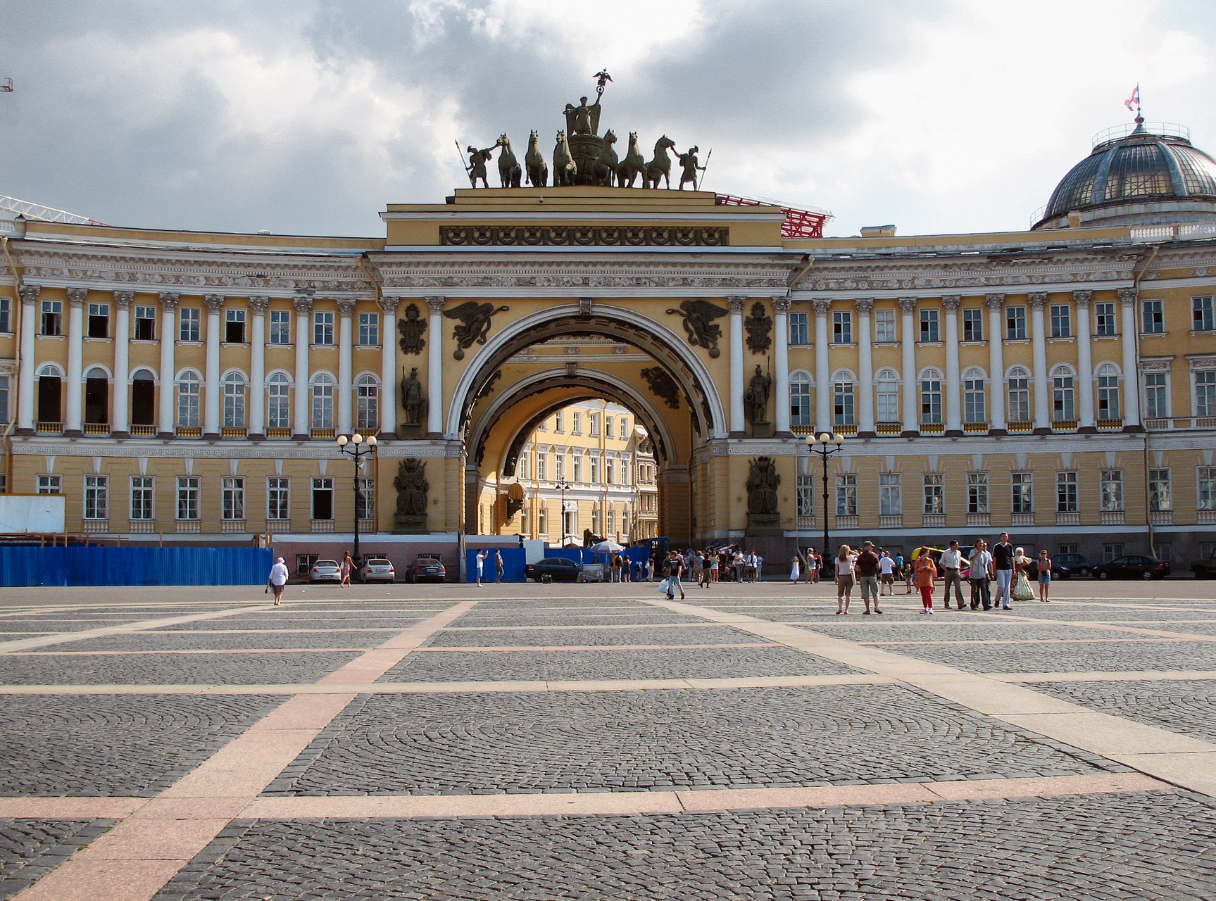 File:Saint Petersburg Palace Square General Staff Building IMG 6531 ...