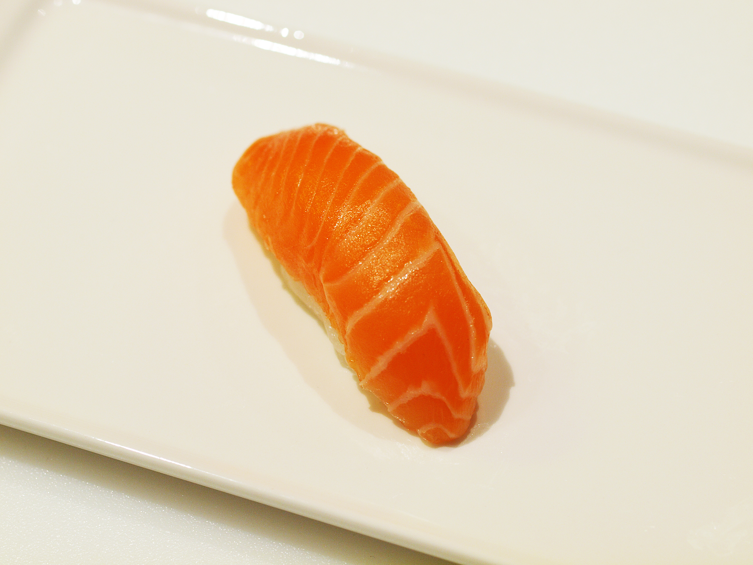 Salmon nigiri - Tata Sushi
