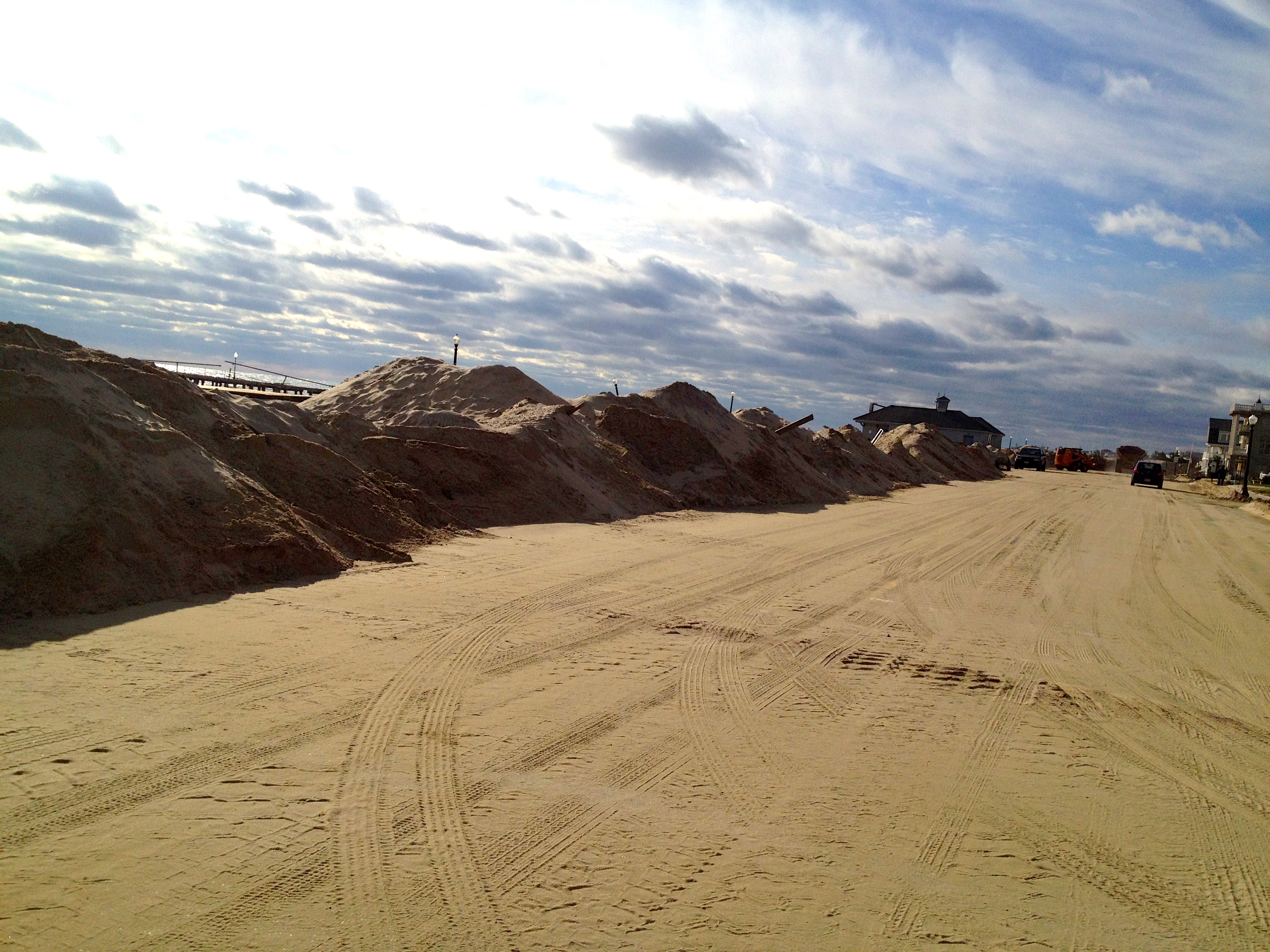large sand piles on Ocean Ave | Blogfinger