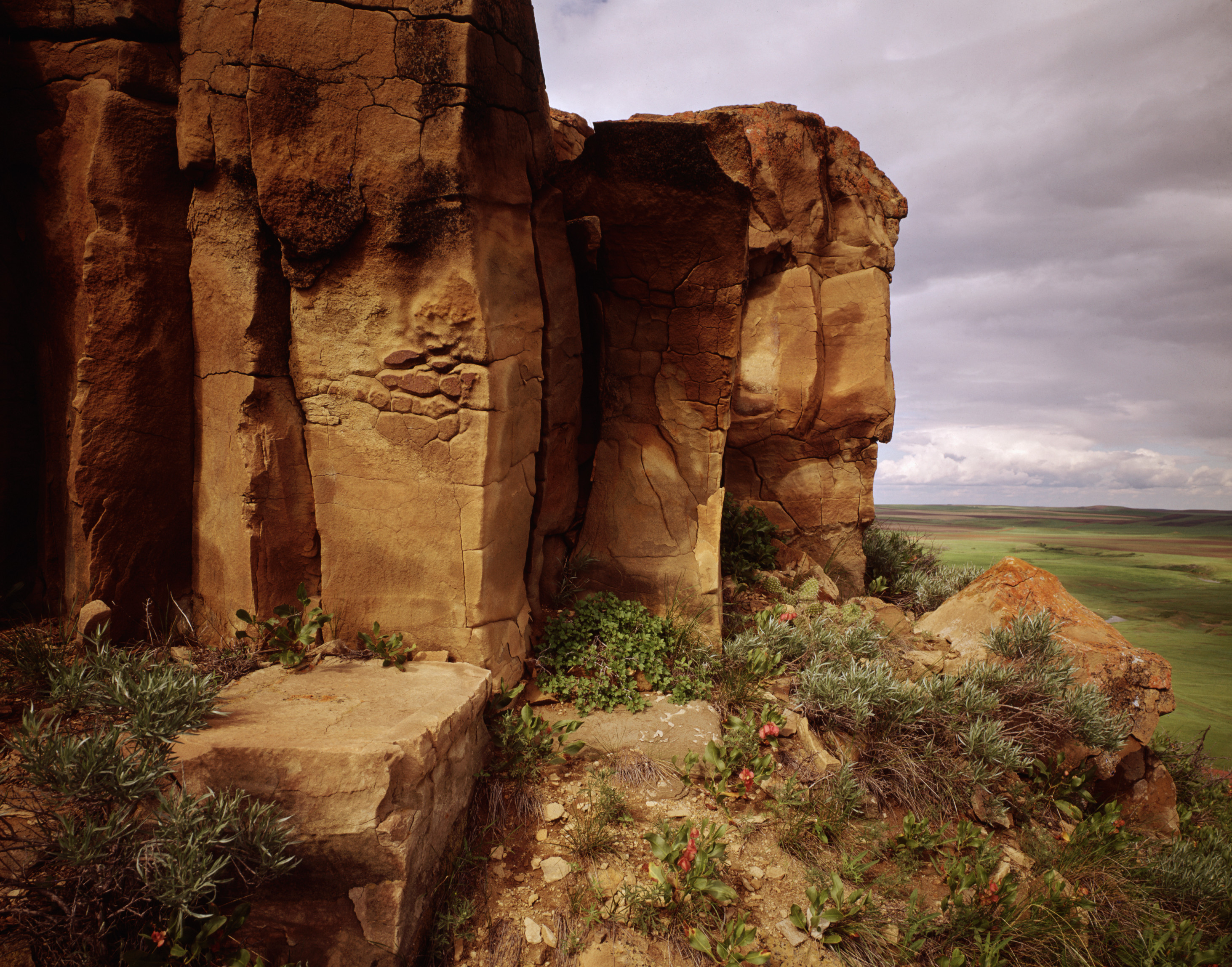 sandstone-bluff-in-the-dakotas - North Dakota Pictures - North ...