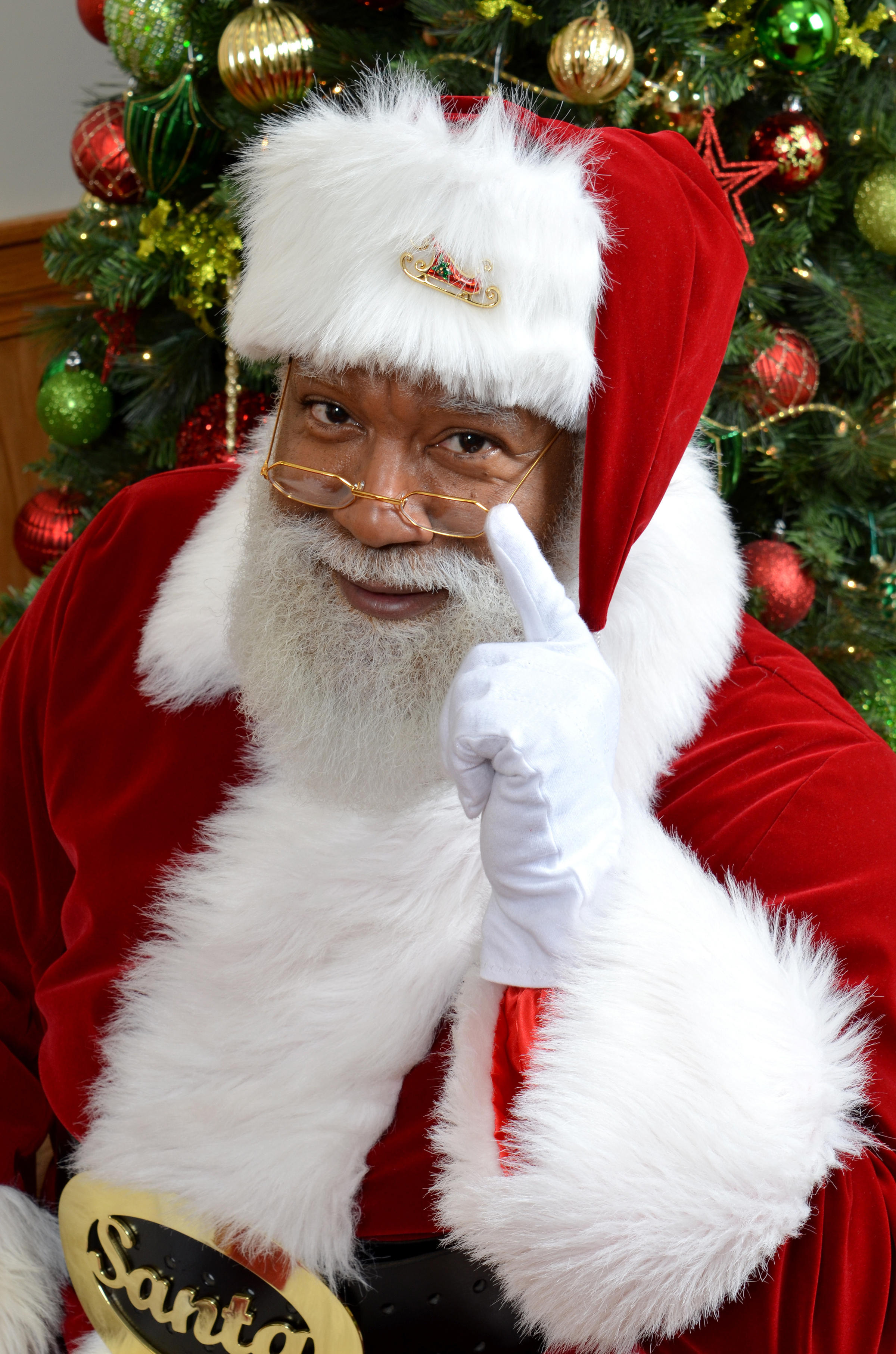 Black Santa Claus Is A Hit At Mall Of America, But Faces An Online ...