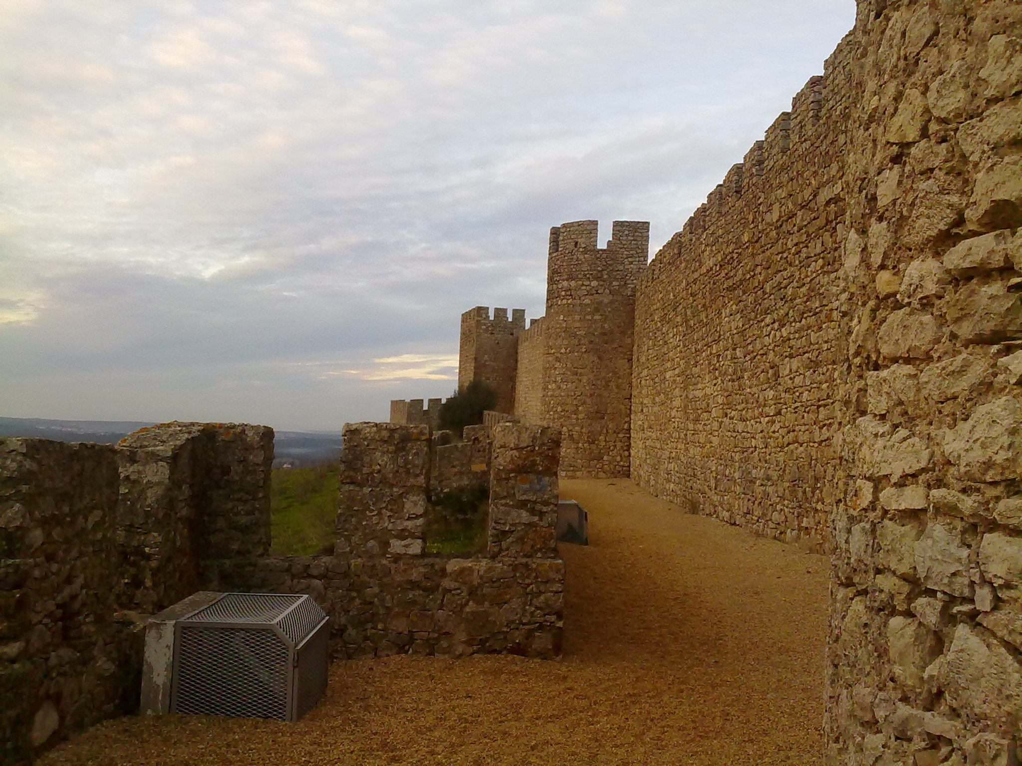 File:Castelo de Santiago do Cacém - aspectos.jpg - Wikimedia Commons