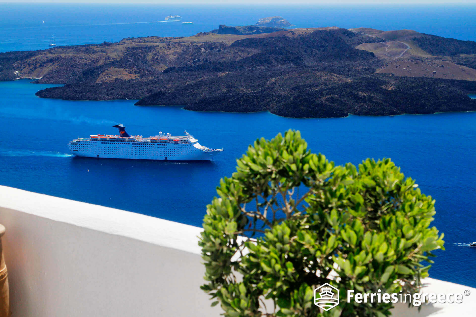 Ferry to Santorini from Athens, Mykonos or any Greek port ...