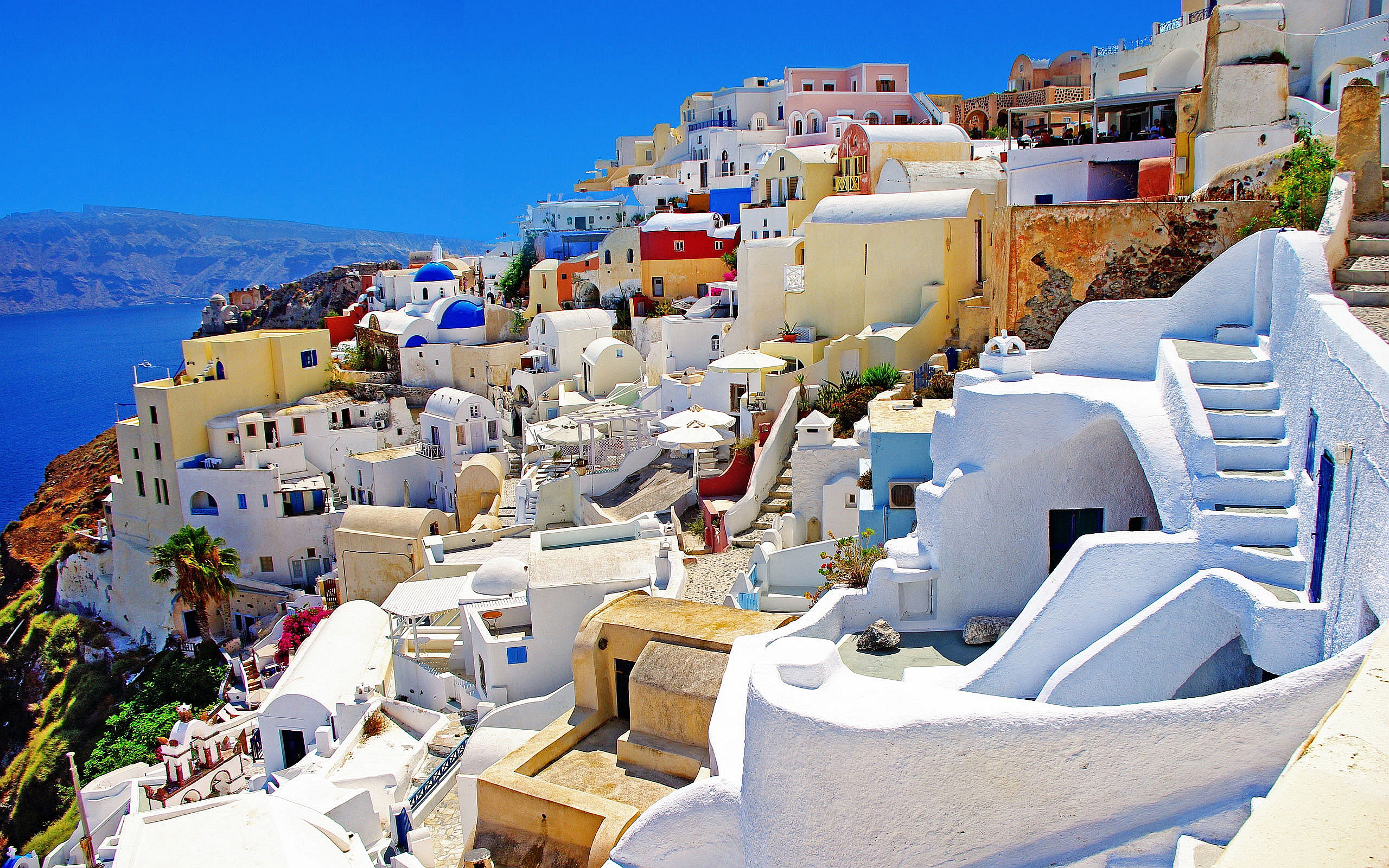 Colorful houses in Oia, Santorini, Greece - Beautiful places. Best ...