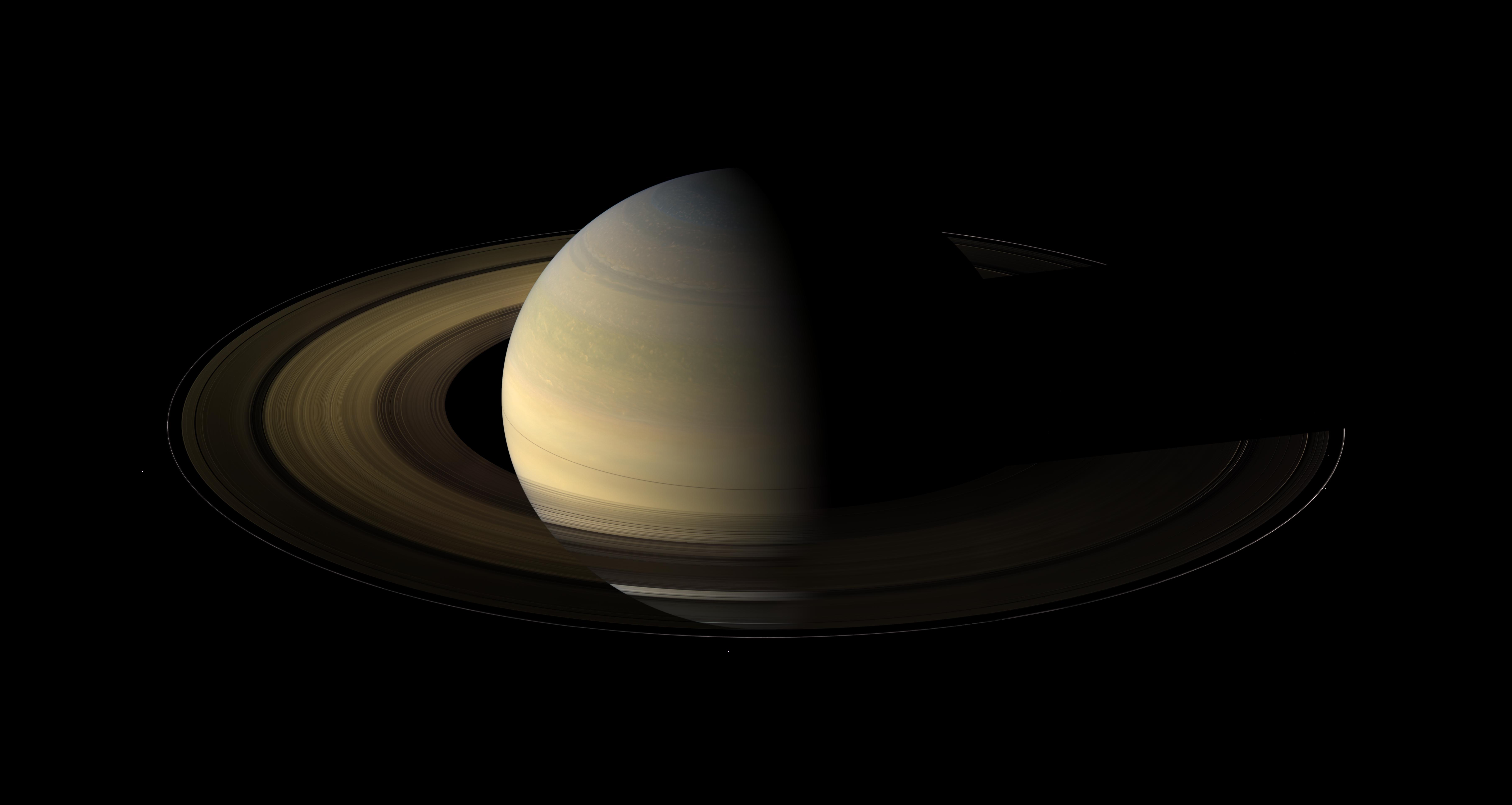 APOD: 2009 September 30 - Saturn at Equinox