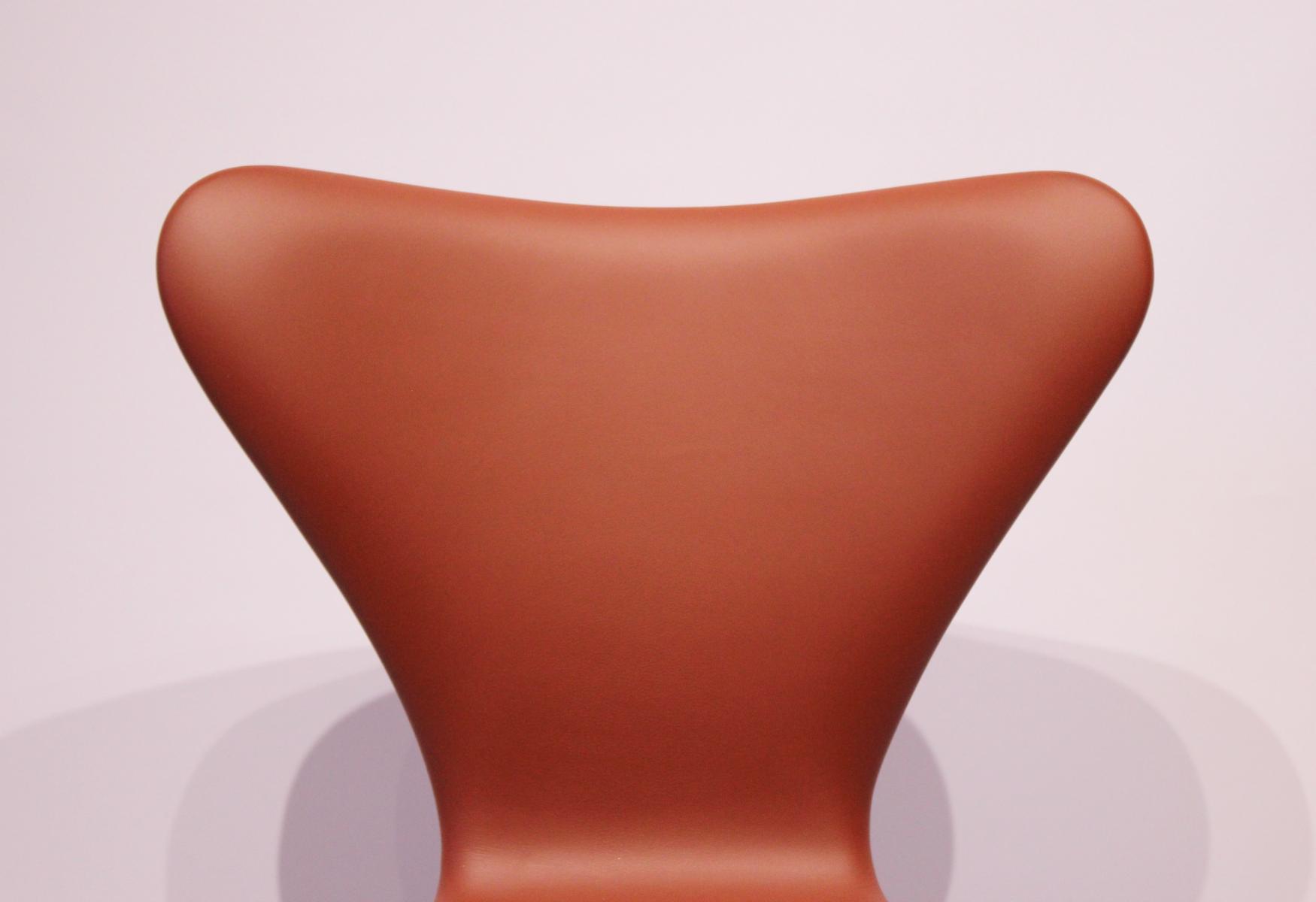 Model 3107 Cognac-Colored Savanne Leather Chairs by Arne Jacobsen ...