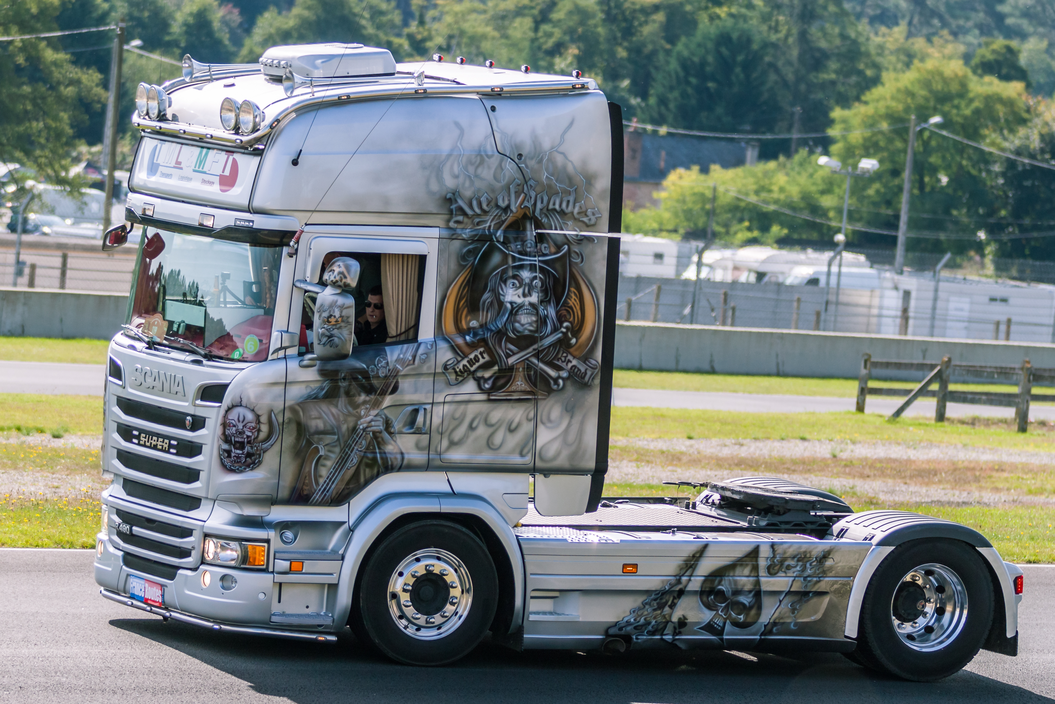 Scania Trucks Pictures - New, Old, Custom & Show Truck Photo Galleries