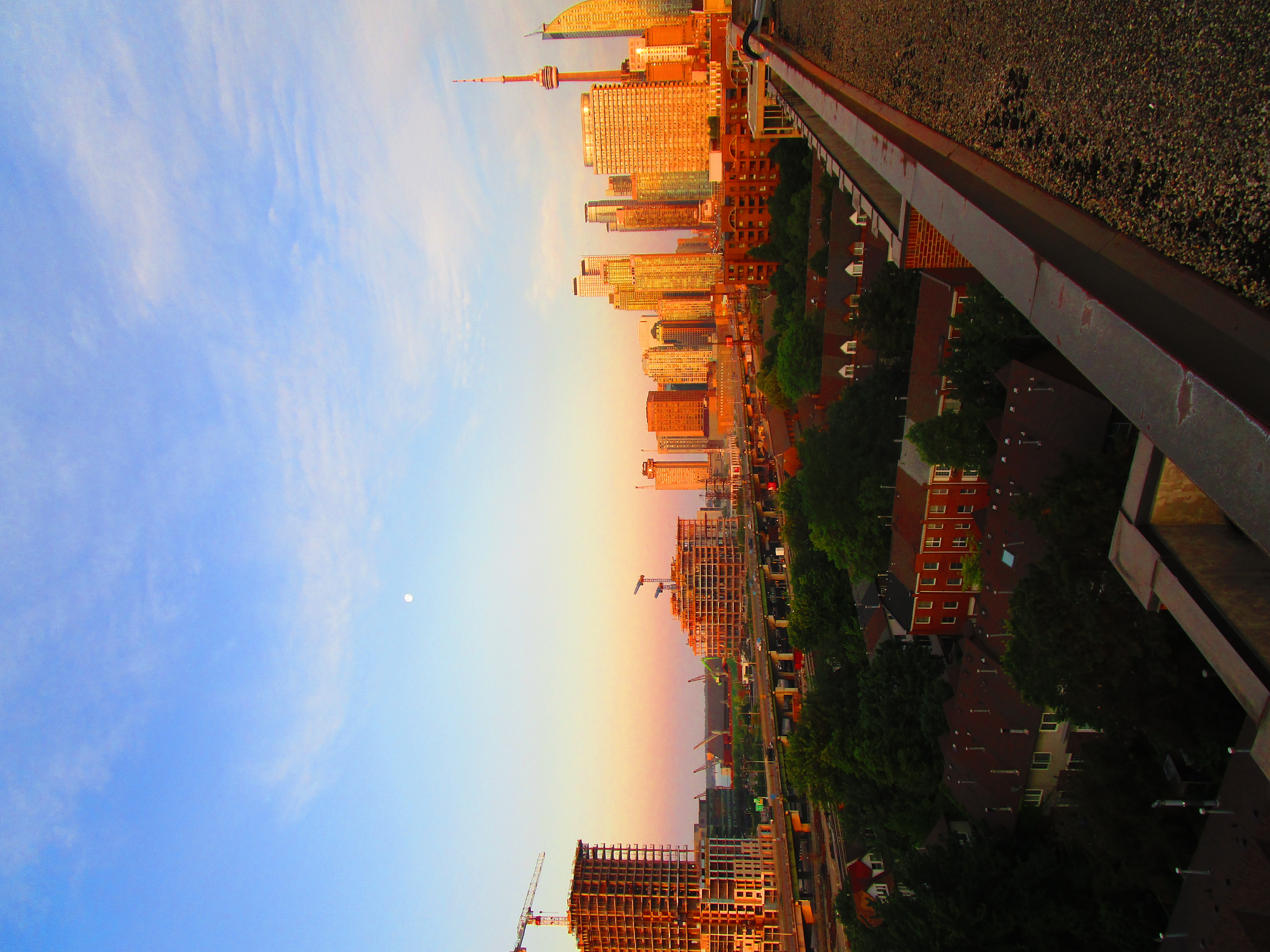 Scanning toronto skyline, at dawn, 2017 06 12 c -ac photo
