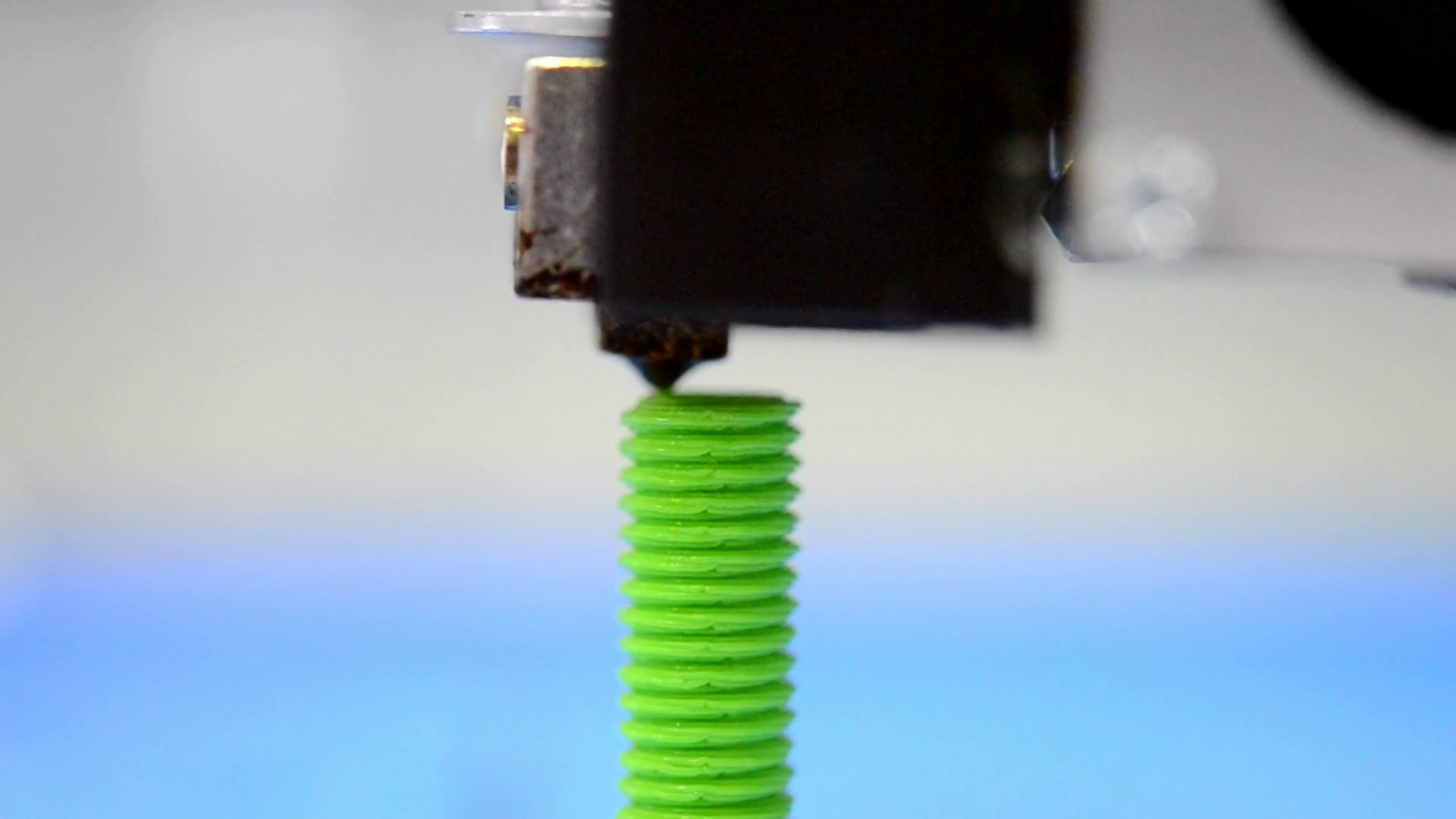 HD 1080 3D printer prints from the plastic figure in the form of a ...