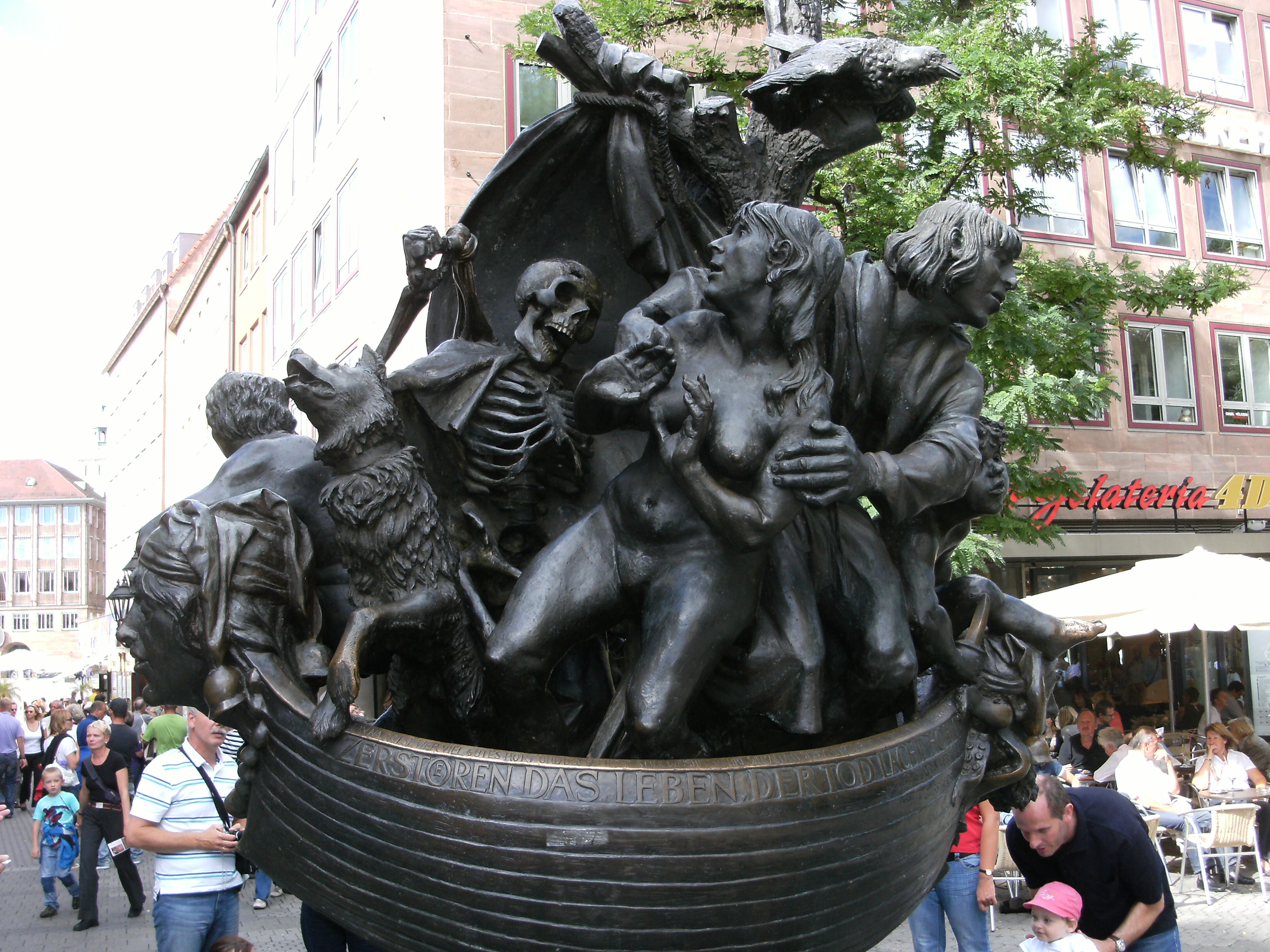 File:Sculpture in Nürnberg 4.JPG - Wikimedia Commons