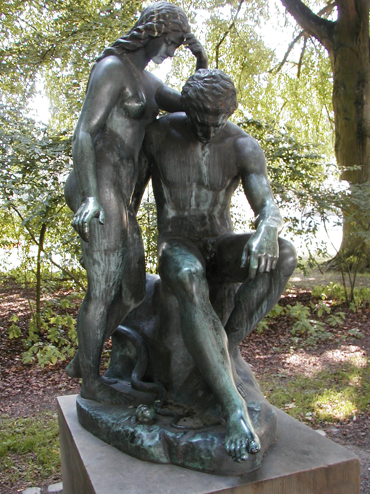 Sculpture of man and woman photo